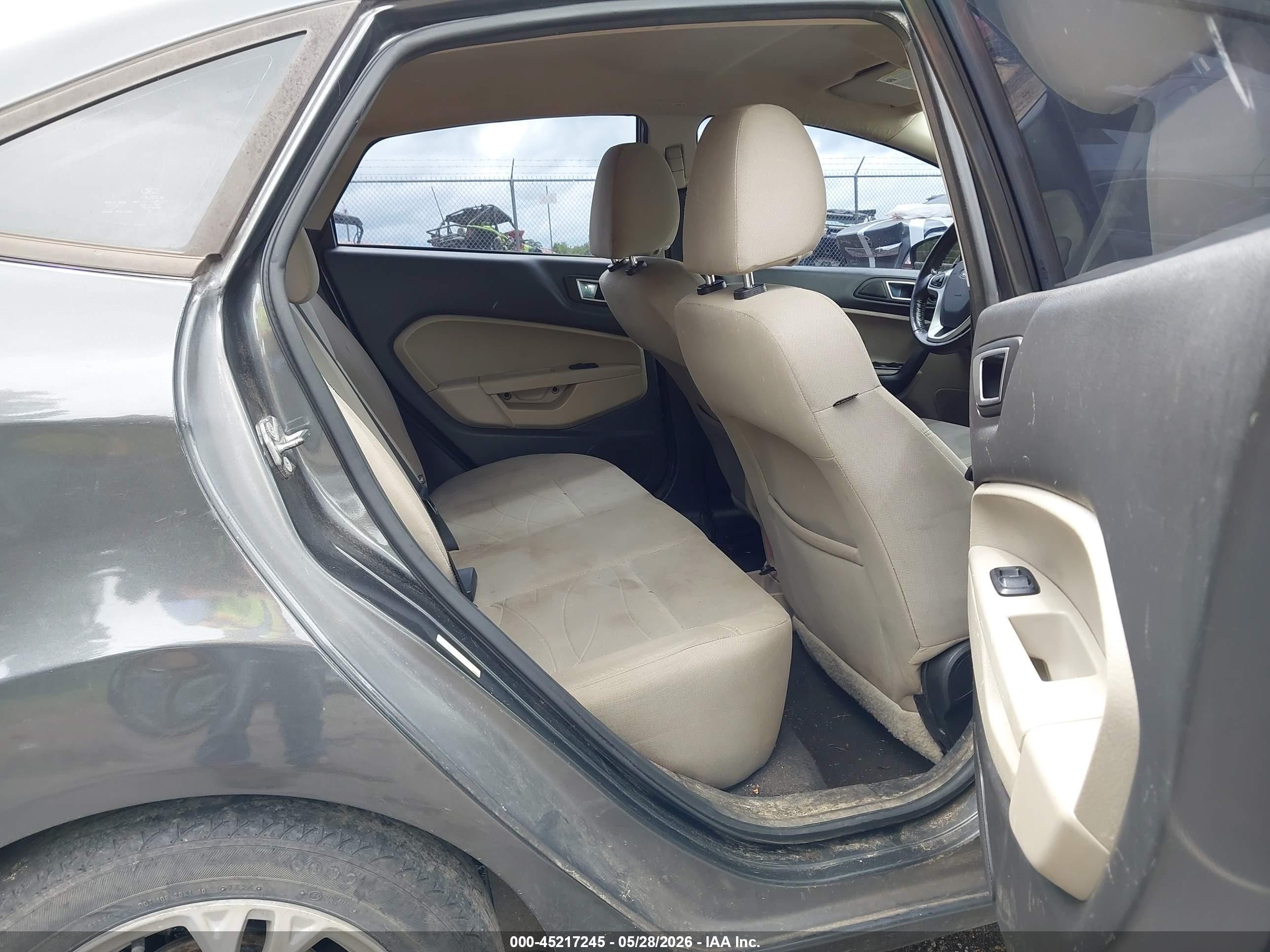 2015 Ford Fiesta Se Gray vin: 3FADP4BJ0FM202777
