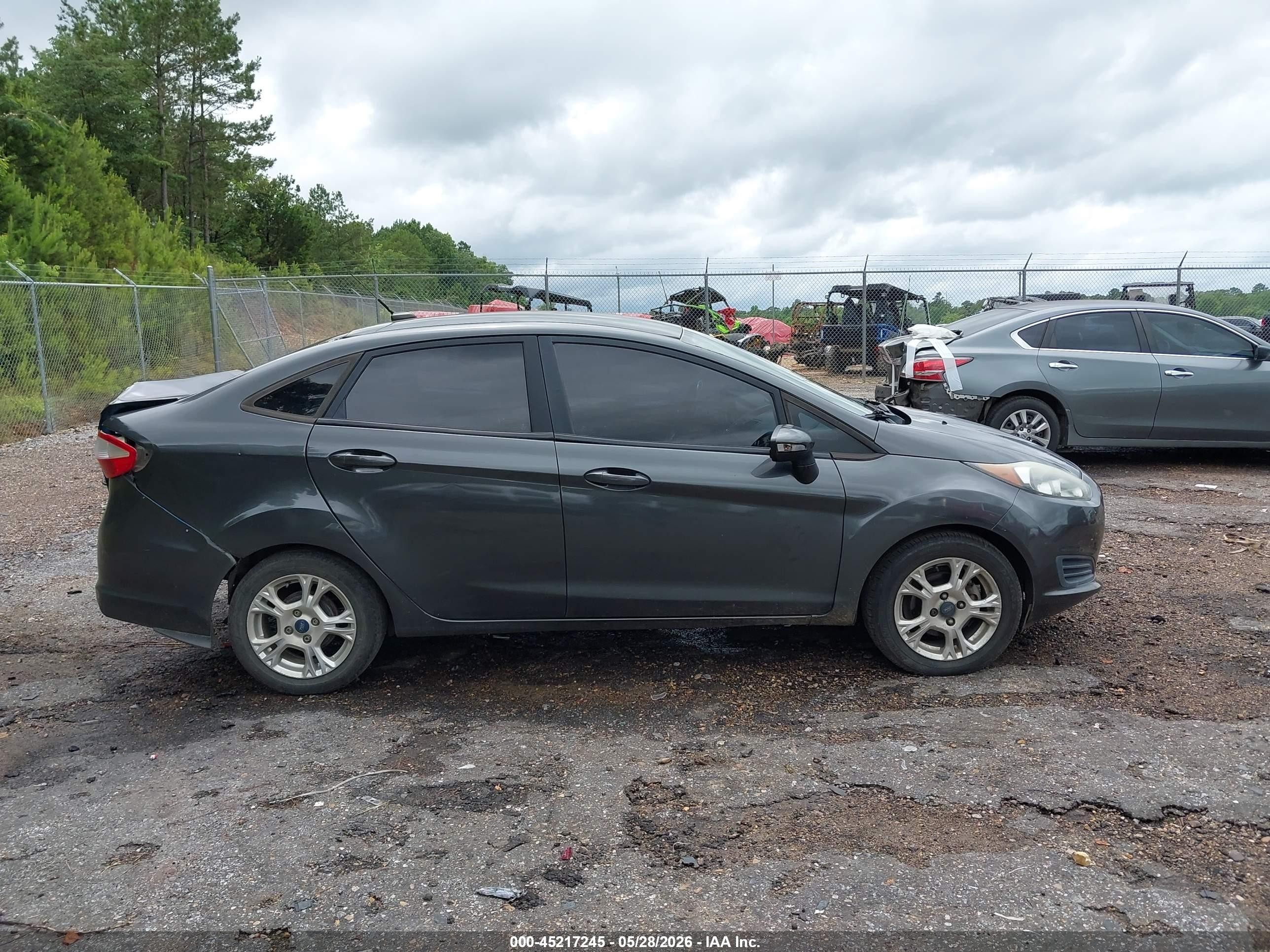 2015 Ford Fiesta Se Gray vin: 3FADP4BJ0FM202777
