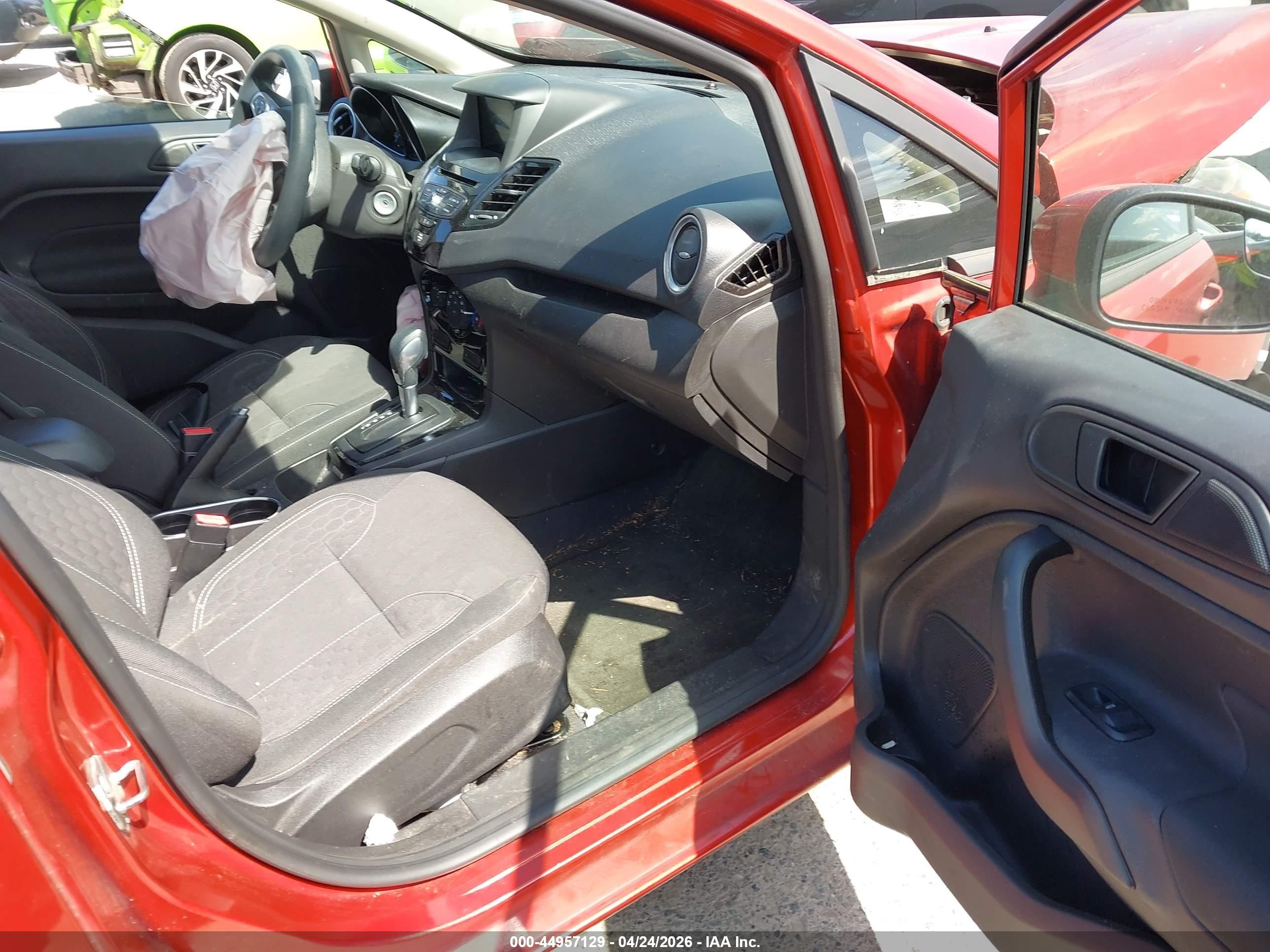 2018 Ford Fiesta Se Red vin: 3FADP4BJ0JM117480