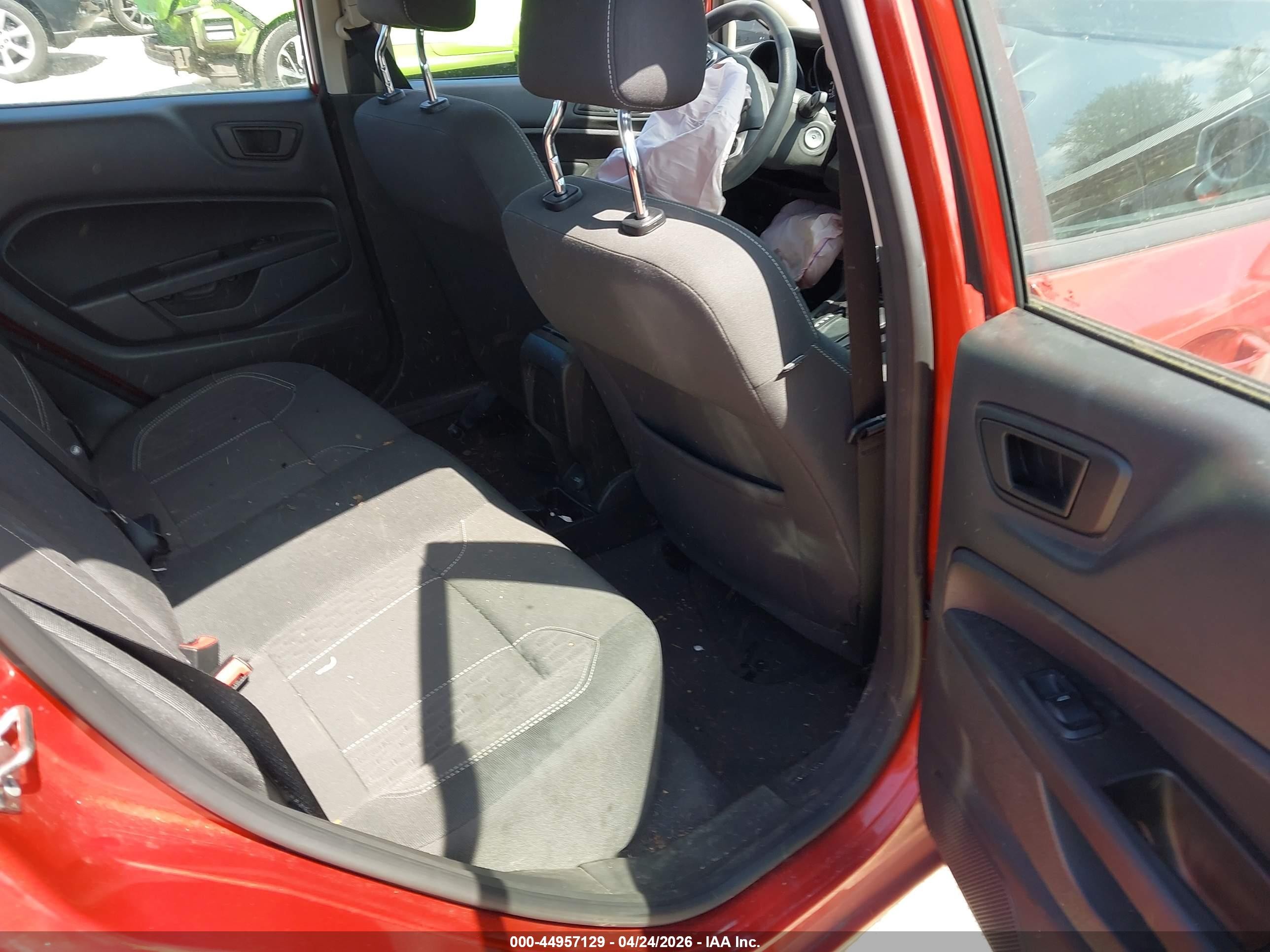 2018 Ford Fiesta Se Red vin: 3FADP4BJ0JM117480