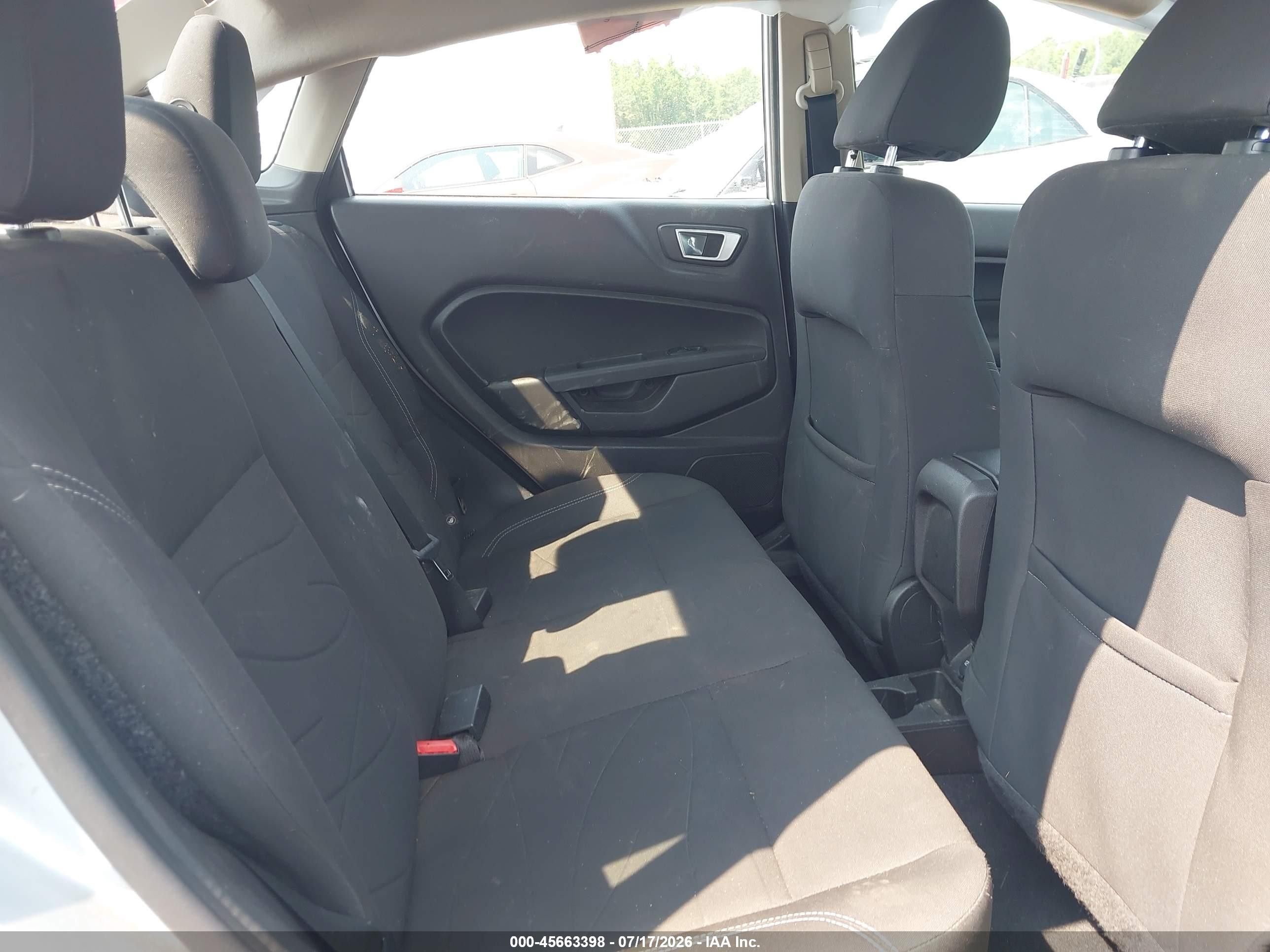 2015 Ford Fiesta Se Silver vin: 3FADP4BJ1FM117527