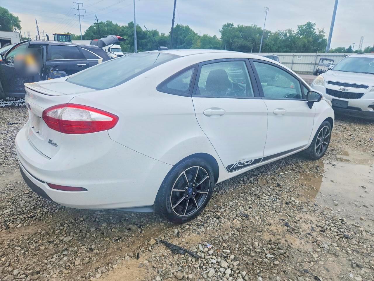 2015 Ford Fiesta Se Белый vin: 3FADP4BJ1FM150687