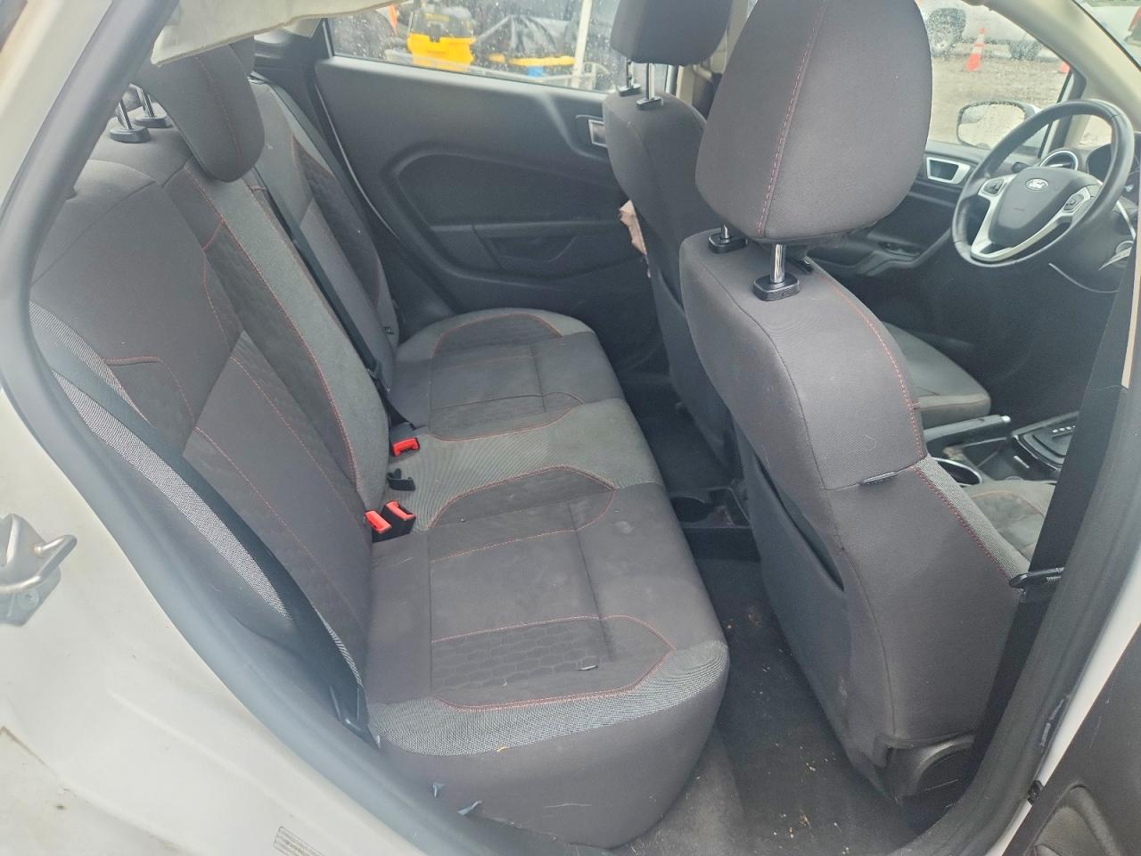 2015 Ford Fiesta Se Белый vin: 3FADP4BJ1FM150687