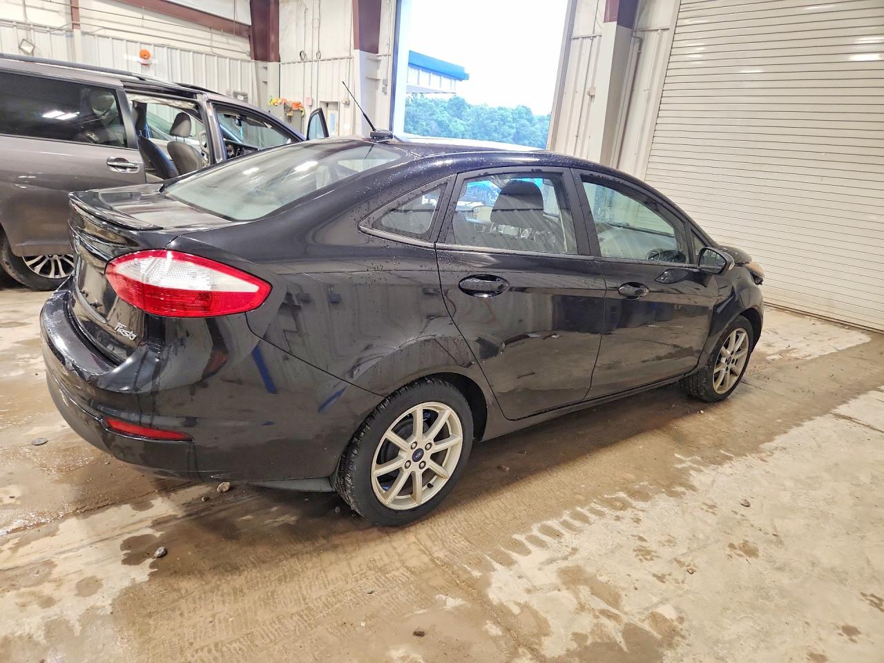 2015 Ford Fiesta Se Черный vin: 3FADP4BJ1FM158143