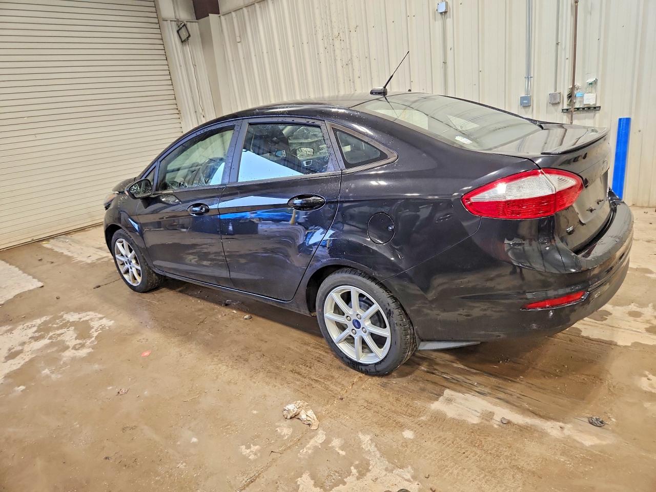 2015 Ford Fiesta Se Черный vin: 3FADP4BJ1FM158143