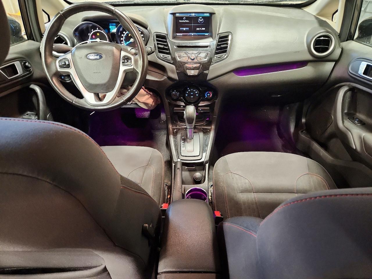 2015 Ford Fiesta Se Черный vin: 3FADP4BJ1FM158143