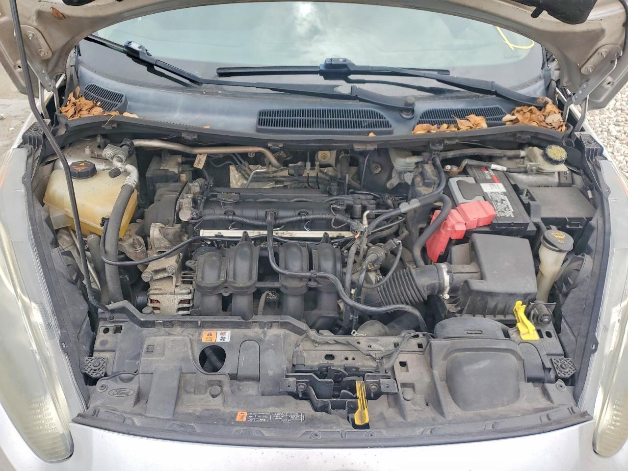 2015 Ford Fiesta Se Серебряный vin: 3FADP4BJ1FM198545