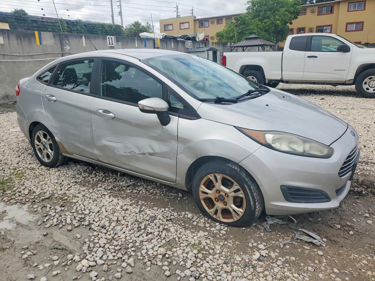 2015 Ford Fiesta Se Серебряный vin: 3FADP4BJ1FM198545