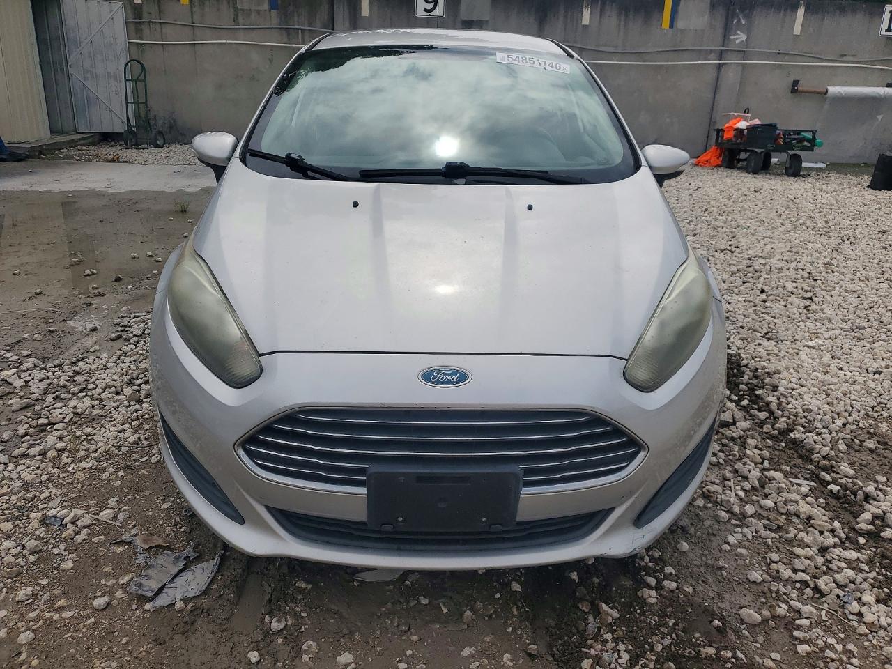 2015 Ford Fiesta Se Серебряный vin: 3FADP4BJ1FM198545