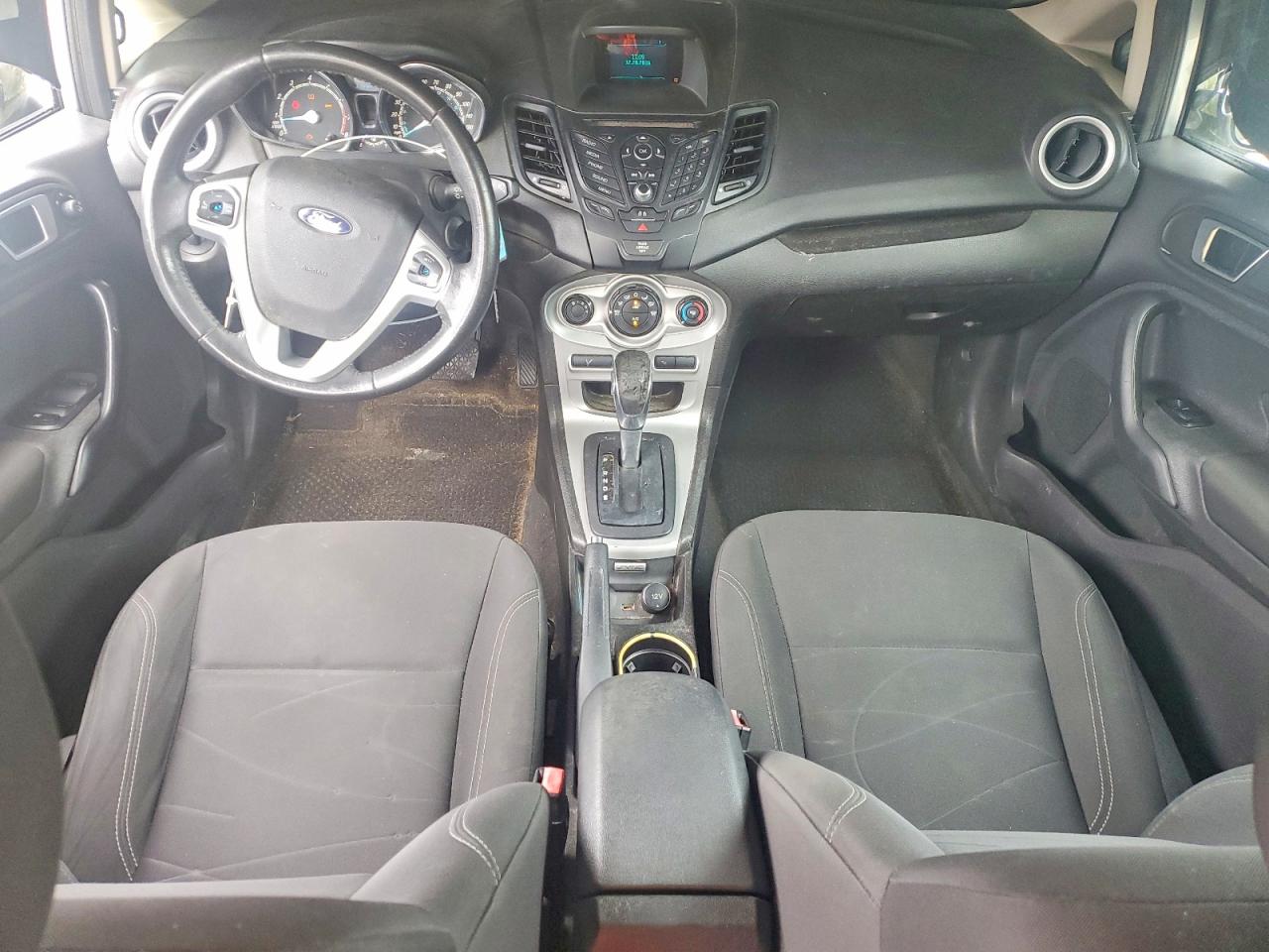 2015 Ford Fiesta Se Серебряный vin: 3FADP4BJ1FM198545