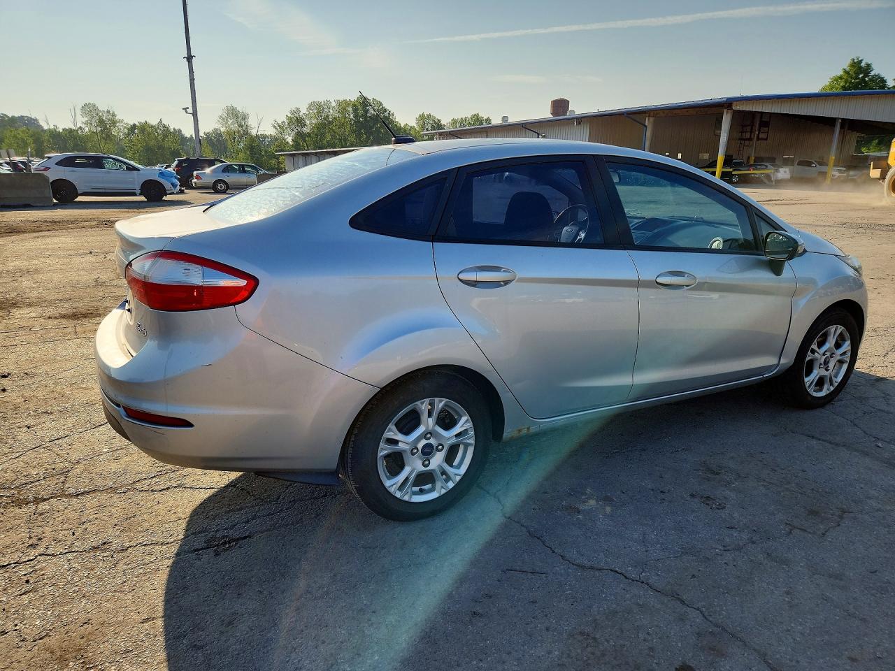 2015 Ford Fiesta Se Серебряный vin: 3FADP4BJ1FM198884