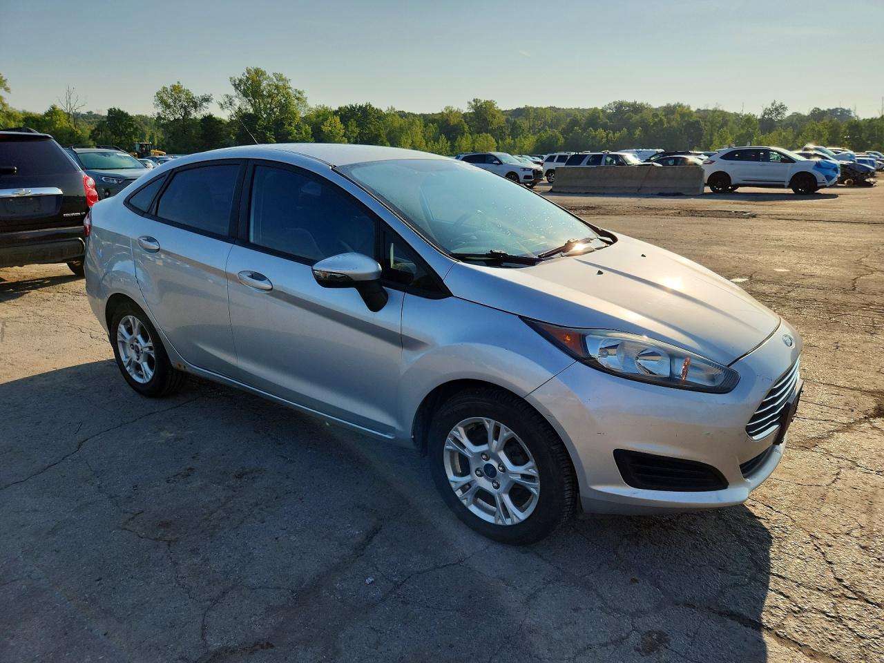 2015 Ford Fiesta Se Серебряный vin: 3FADP4BJ1FM198884