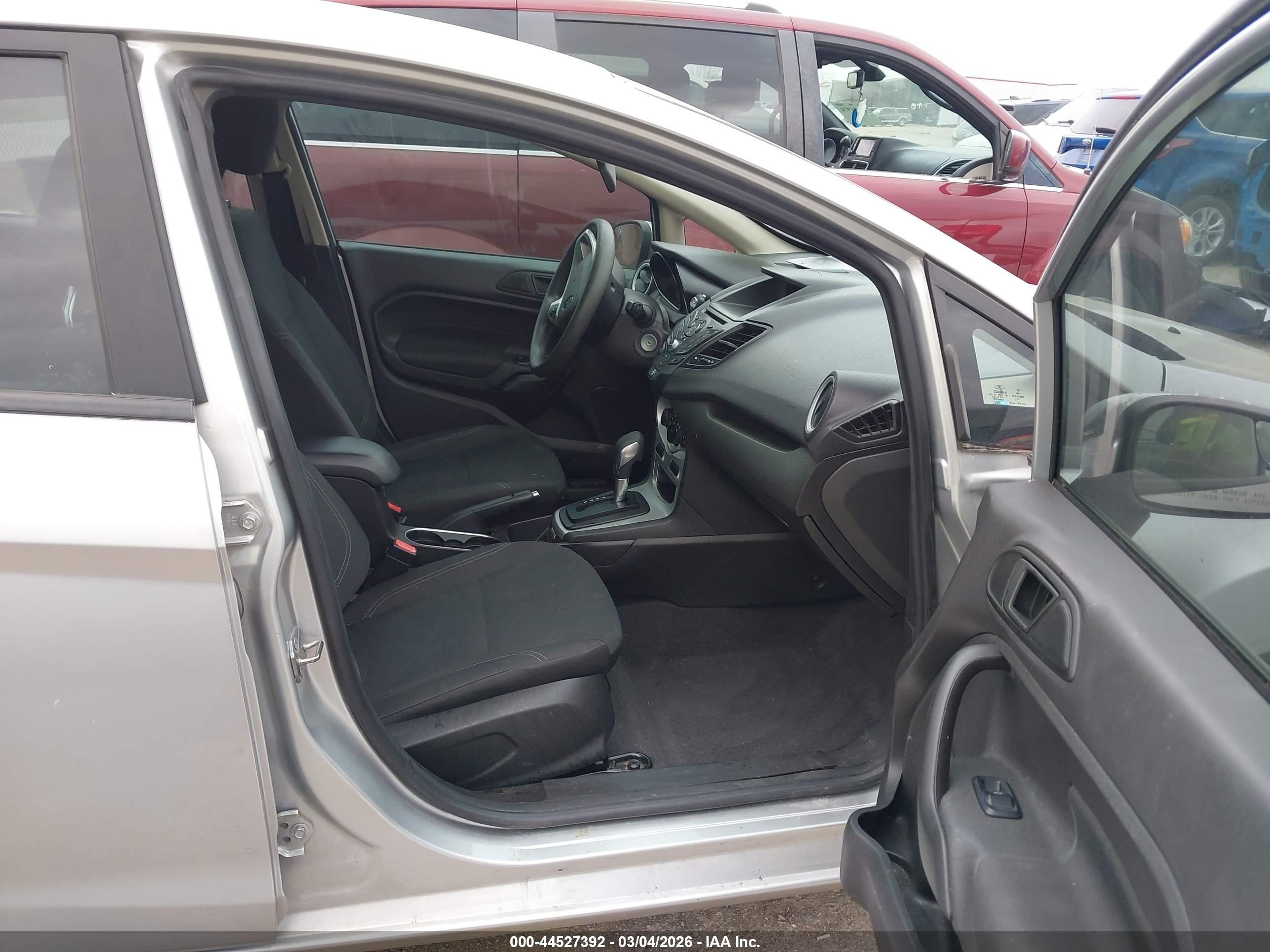 2019 Ford Fiesta Se Silver vin: 3FADP4BJ1KM162901