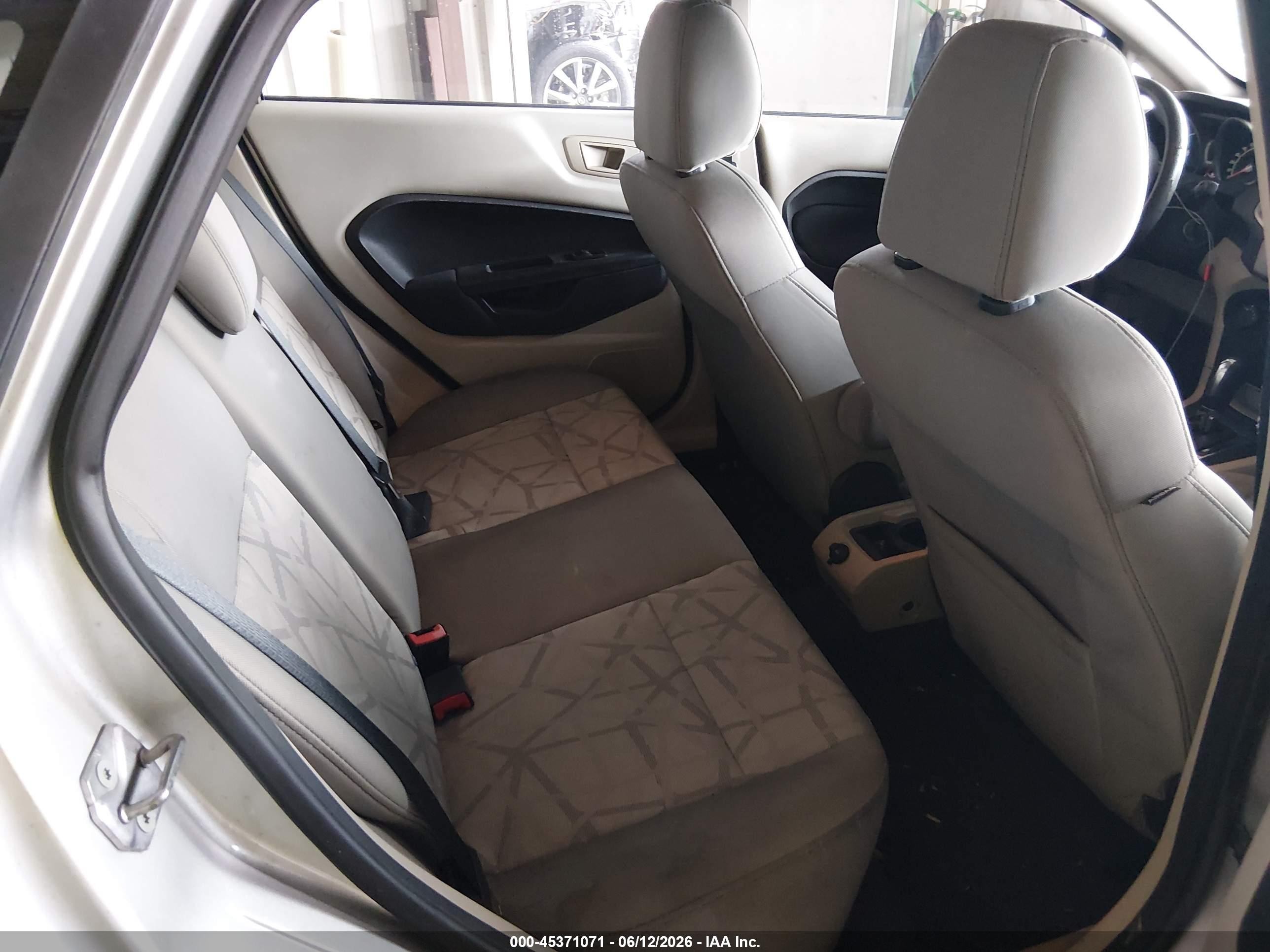 2013 Ford Fiesta Se Серебряный vin: 3FADP4BJ2DM118747