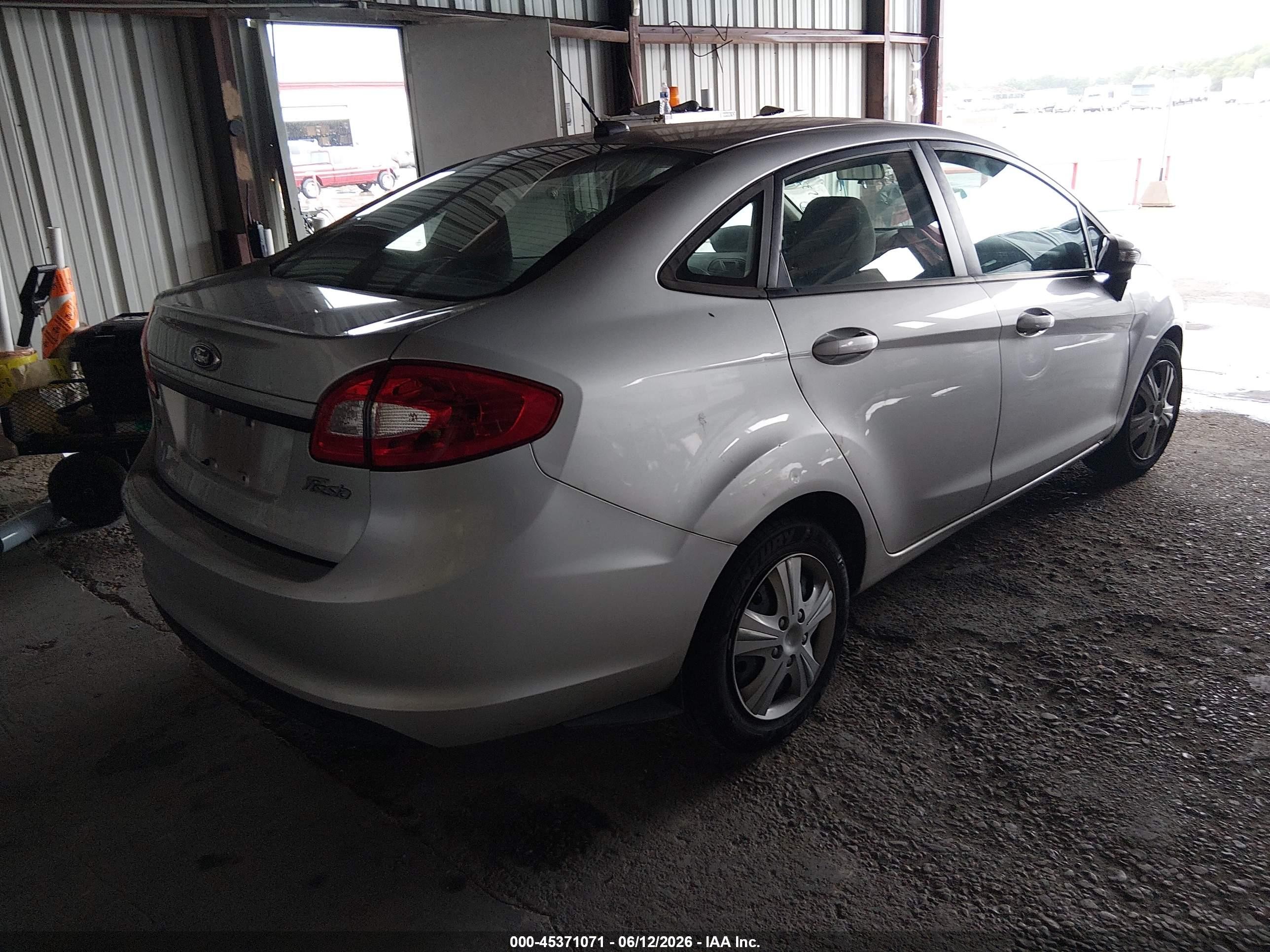 2013 Ford Fiesta Se Серебряный vin: 3FADP4BJ2DM118747