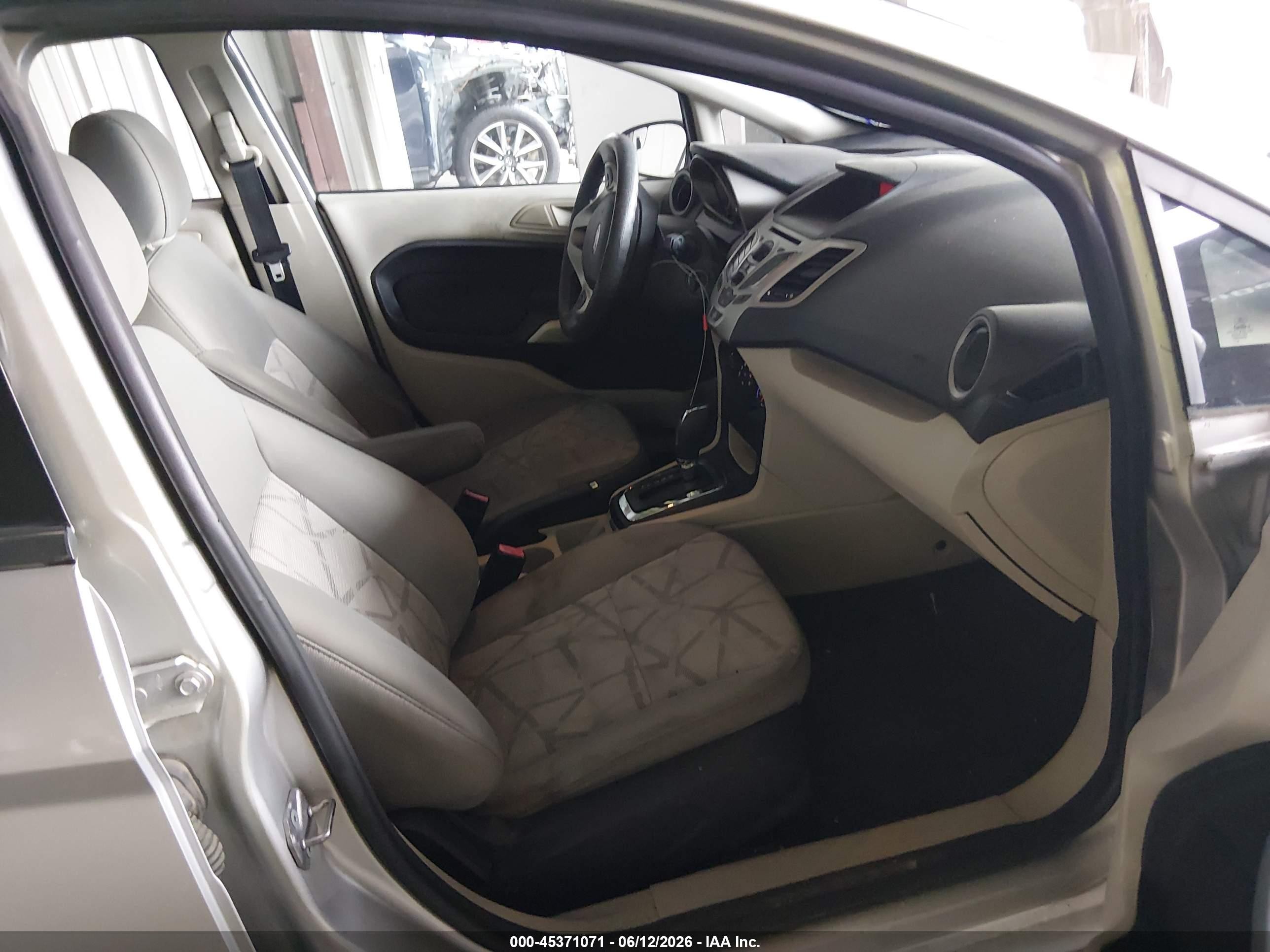 2013 Ford Fiesta Se Серебряный vin: 3FADP4BJ2DM118747