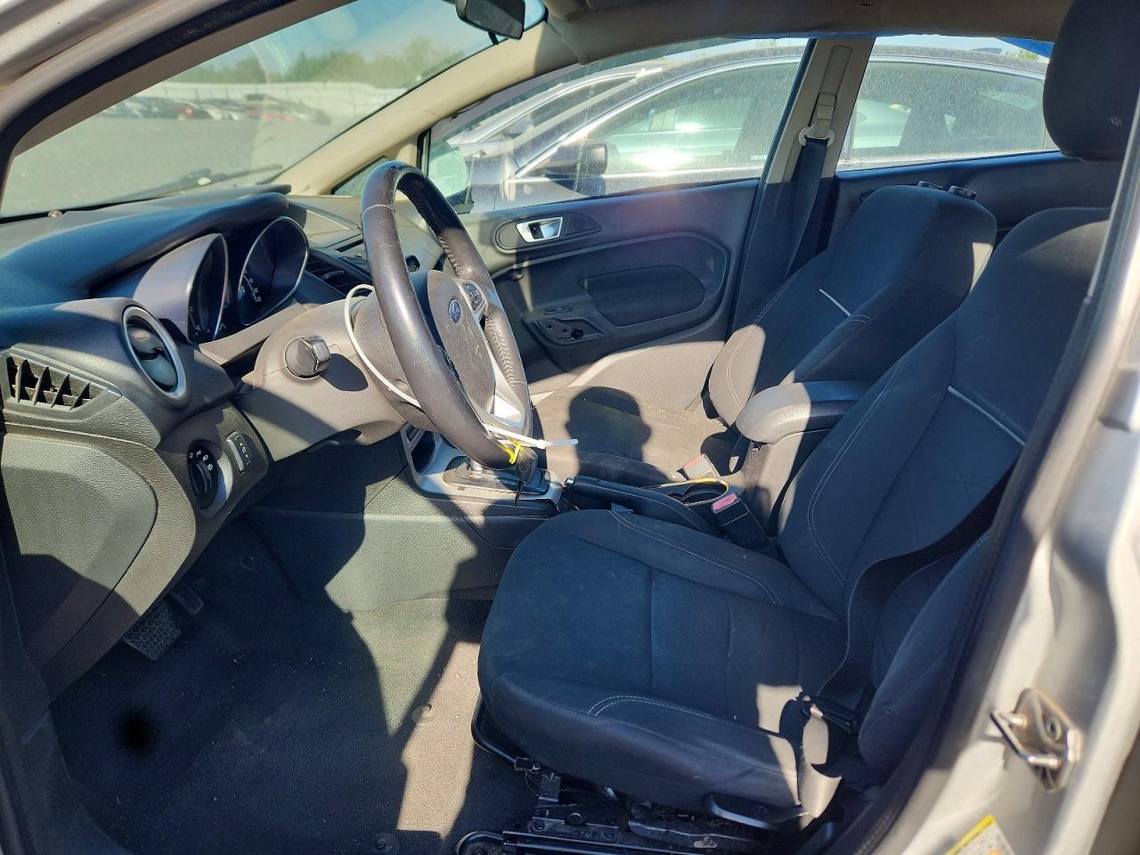 2014 Ford Fiesta Silver vin: 3FADP4BJ2EM102386