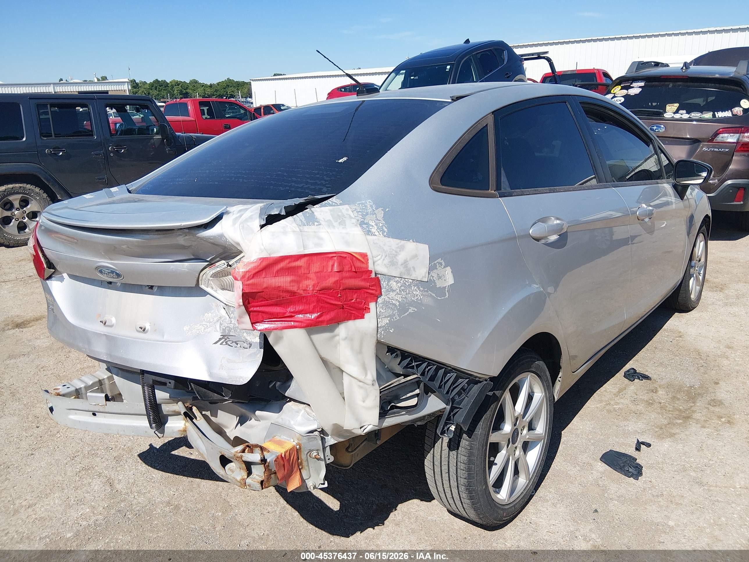 2014 Ford Fiesta Se Серебряный vin: 3FADP4BJ2EM225928