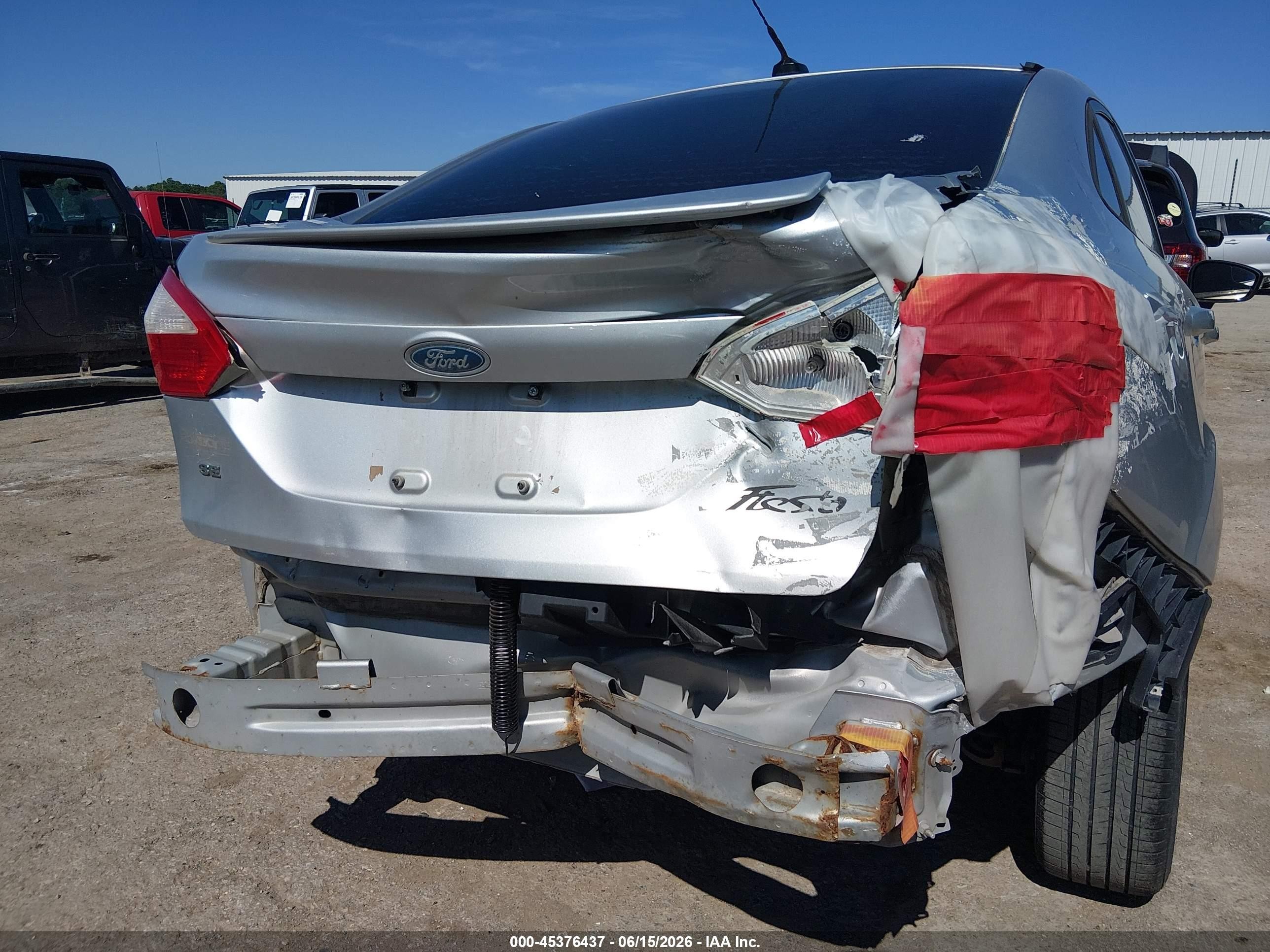 2014 Ford Fiesta Se Серебряный vin: 3FADP4BJ2EM225928