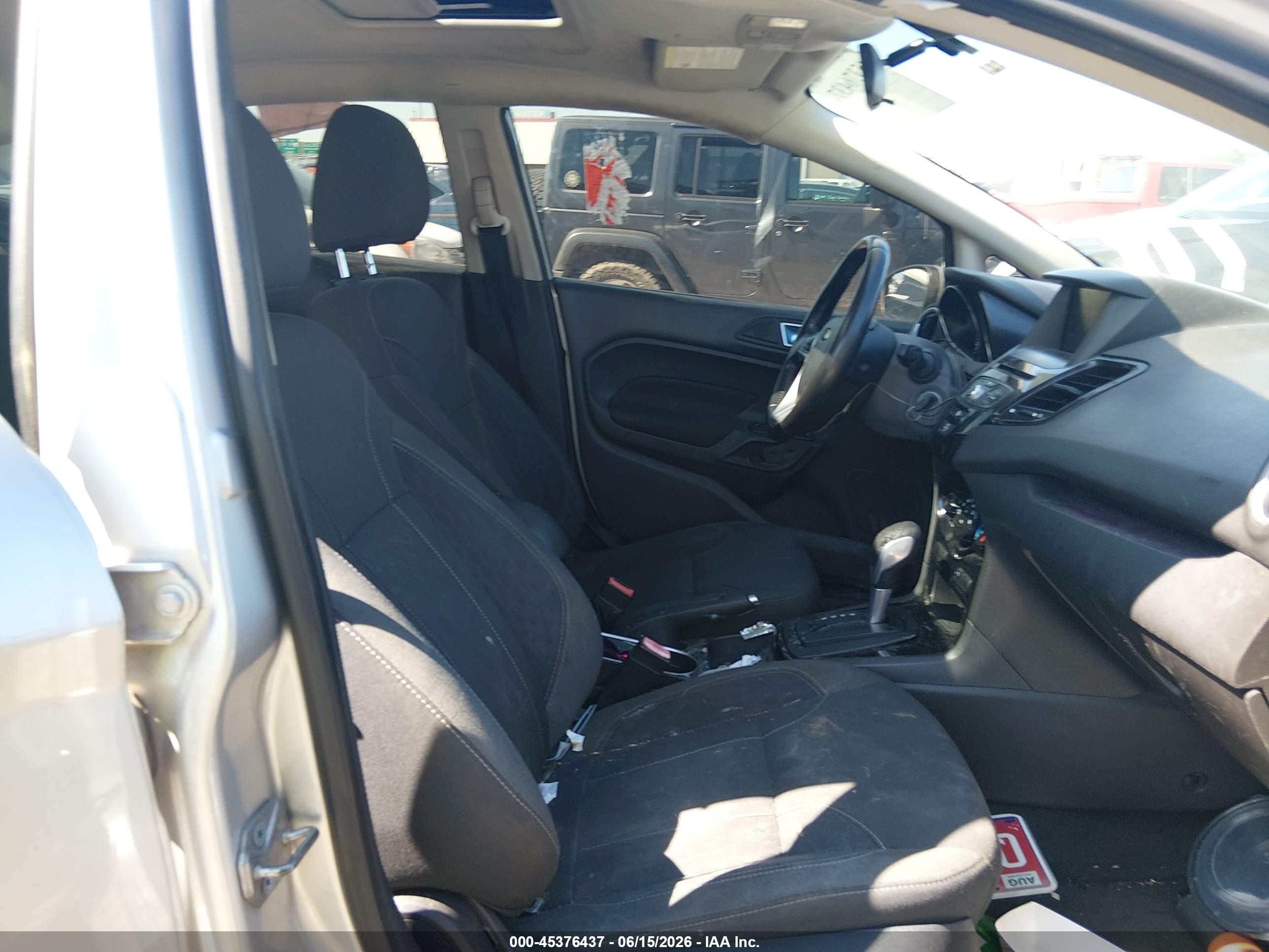 2014 Ford Fiesta Se Серебряный vin: 3FADP4BJ2EM225928
