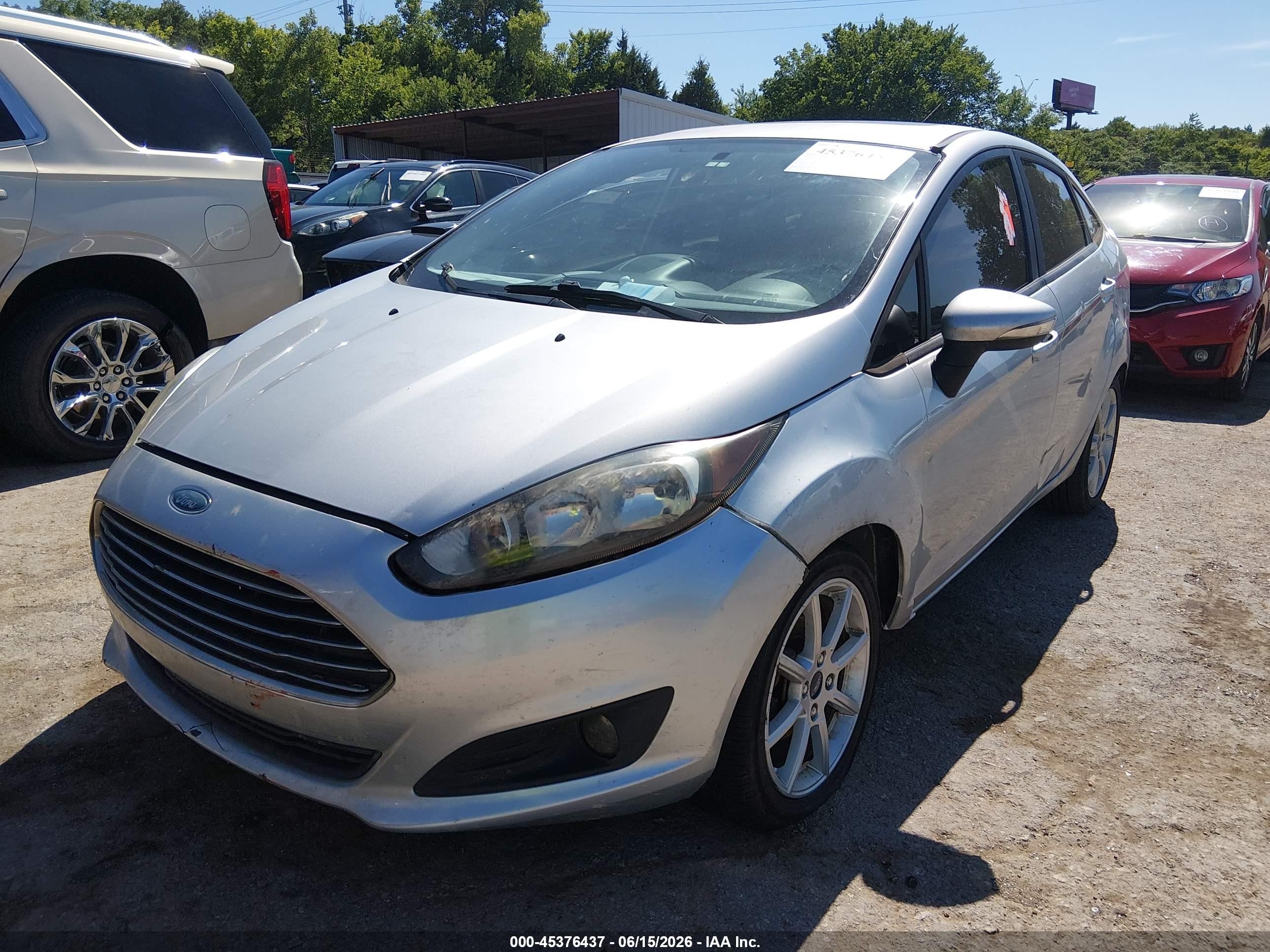 2014 Ford Fiesta Se Серебряный vin: 3FADP4BJ2EM225928