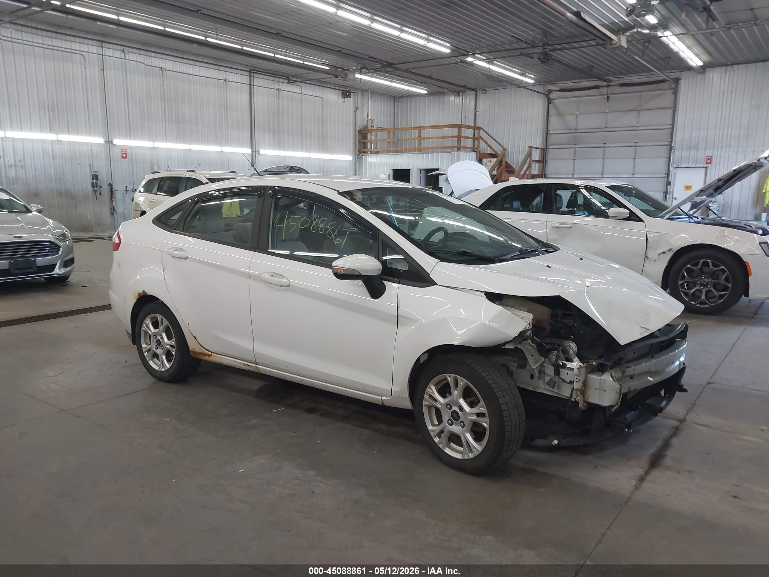 2015 Ford Fiesta Se Белый vin: 3FADP4BJ2FM130142