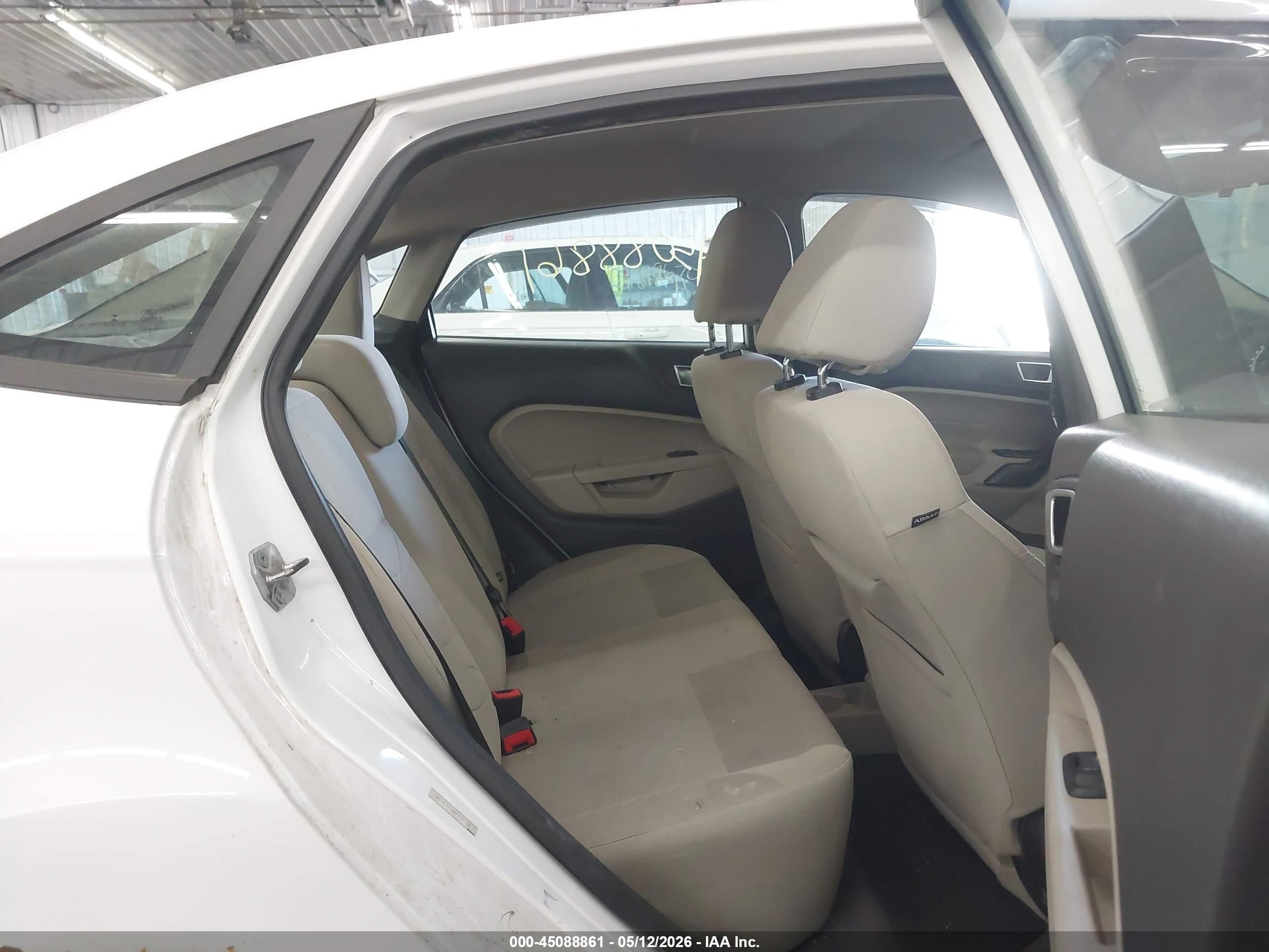 2015 Ford Fiesta Se Белый vin: 3FADP4BJ2FM130142