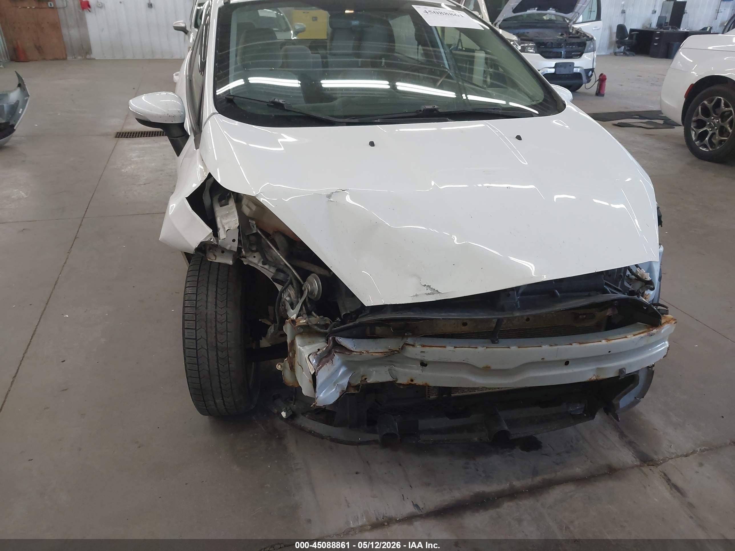 2015 Ford Fiesta Se Белый vin: 3FADP4BJ2FM130142