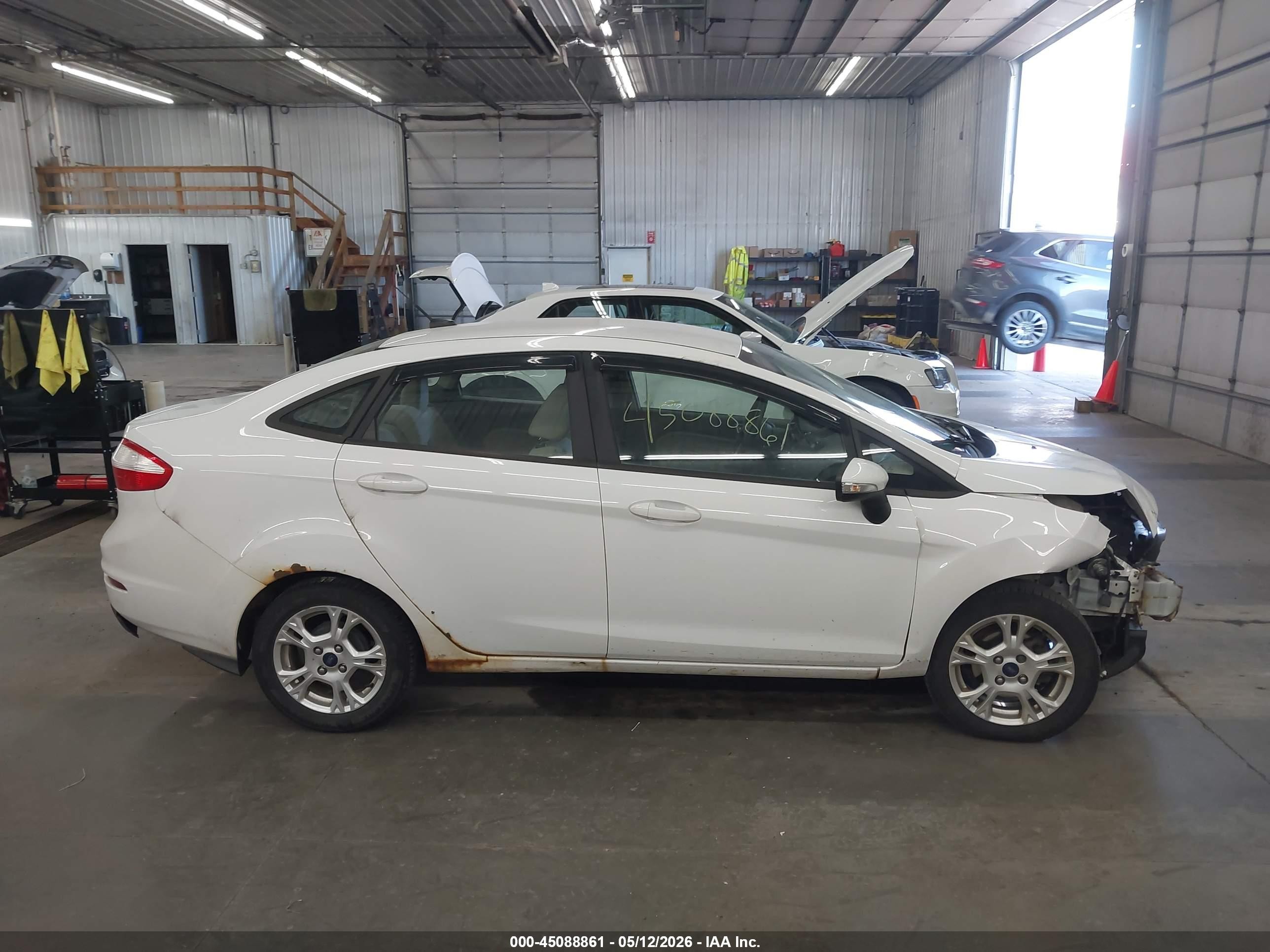 2015 Ford Fiesta Se Белый vin: 3FADP4BJ2FM130142