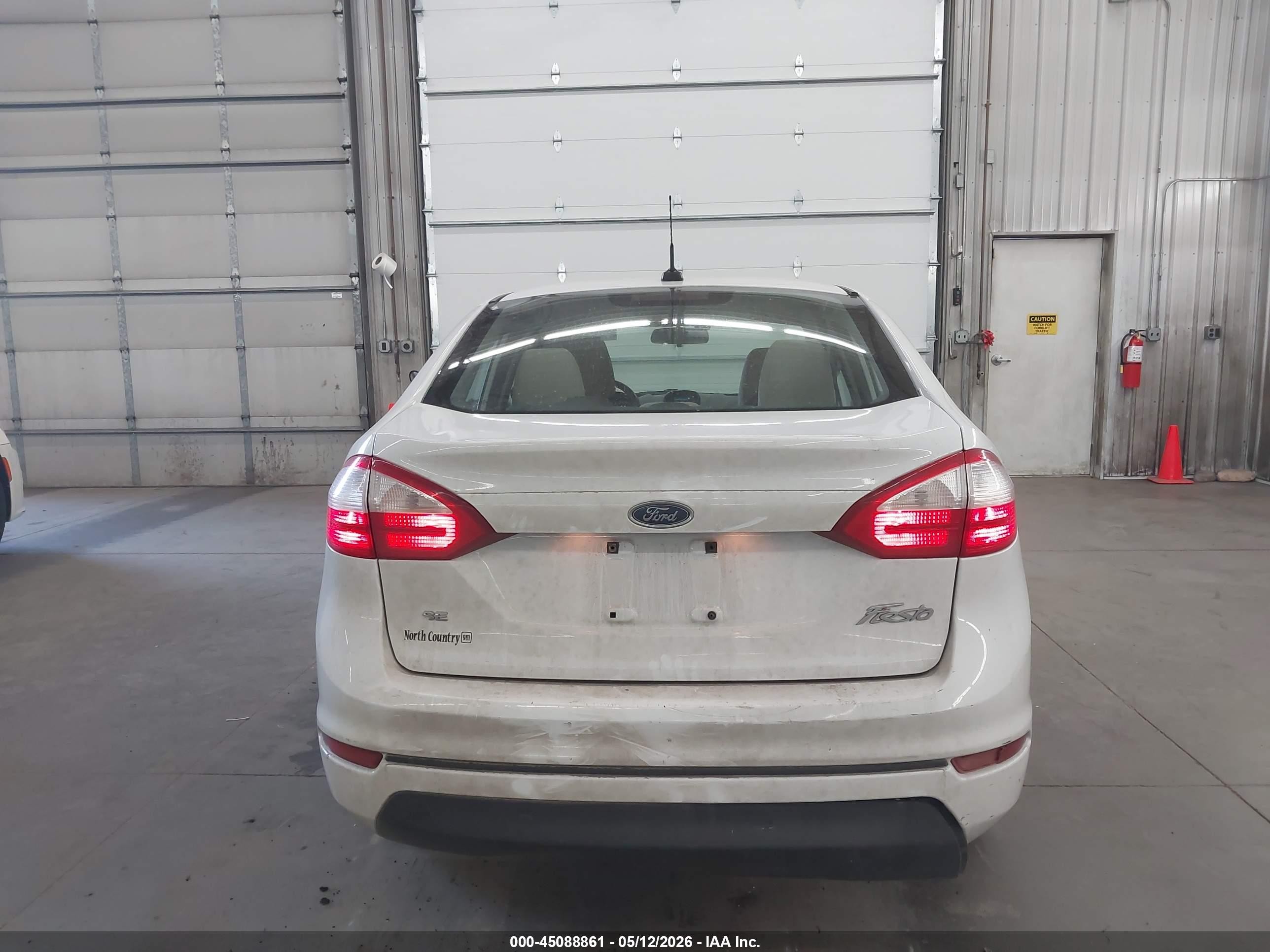 2015 Ford Fiesta Se Белый vin: 3FADP4BJ2FM130142