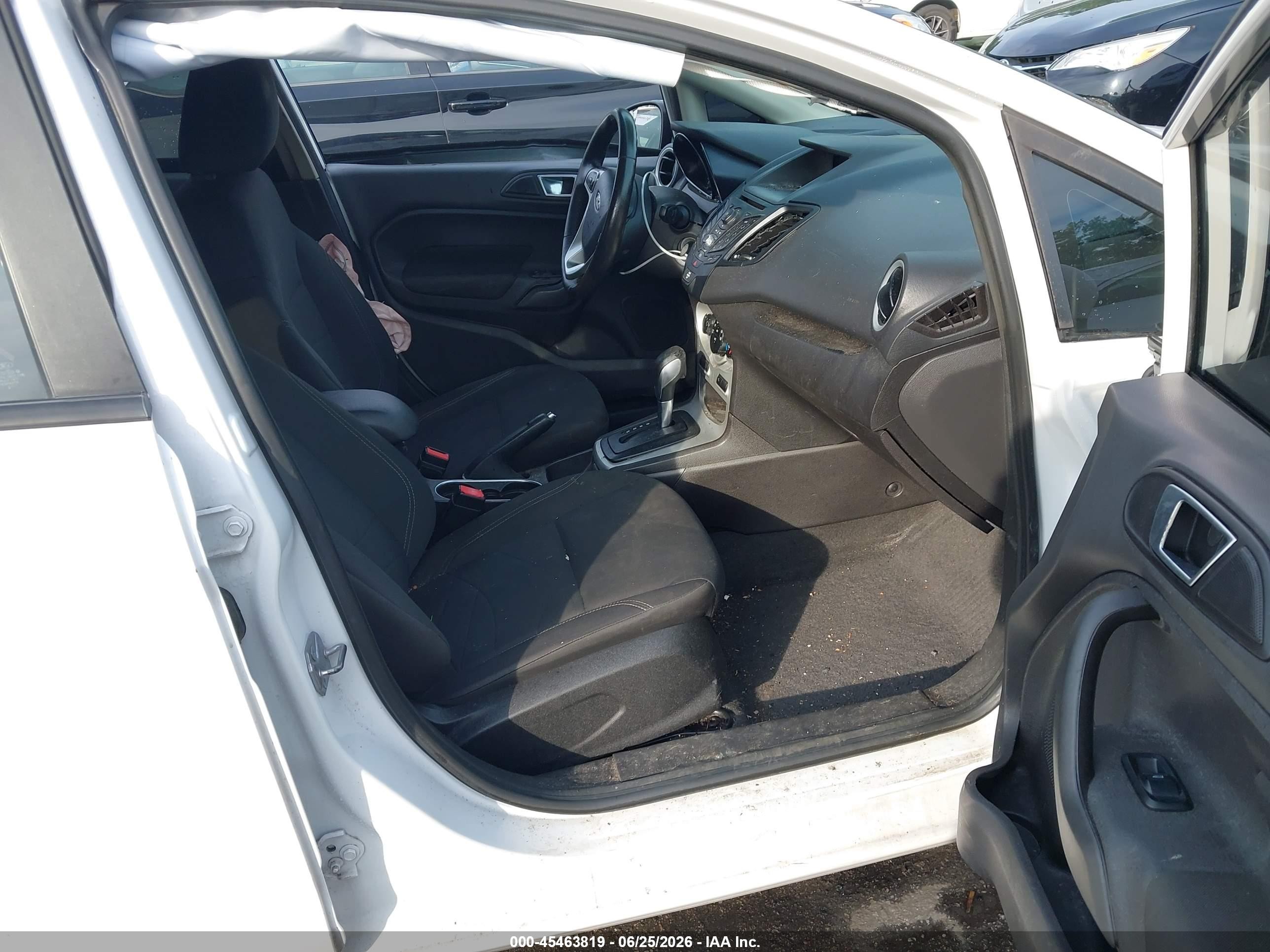 2015 Ford Fiesta Se White vin: 3FADP4BJ2FM132781