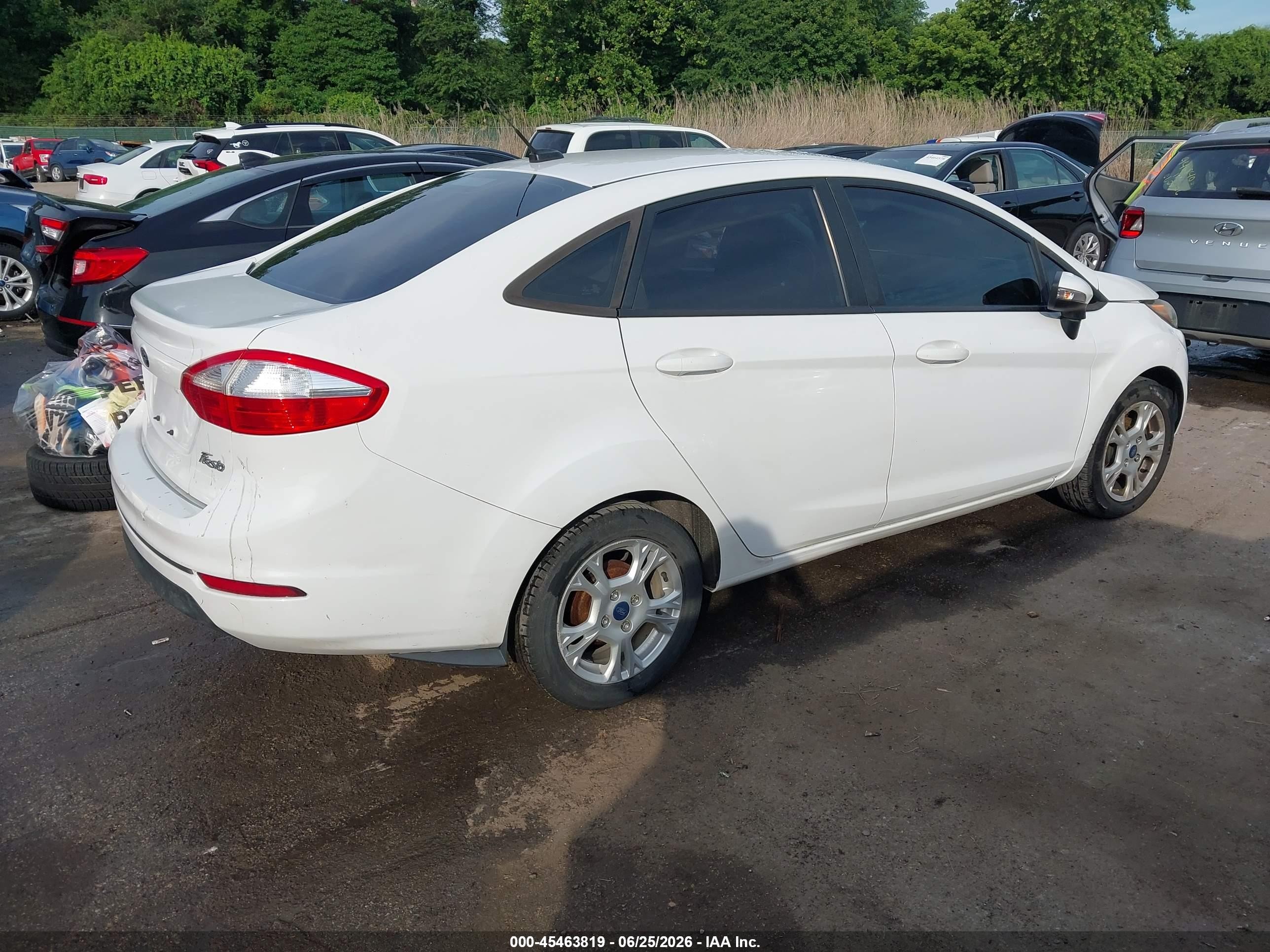 2015 Ford Fiesta Se White vin: 3FADP4BJ2FM132781