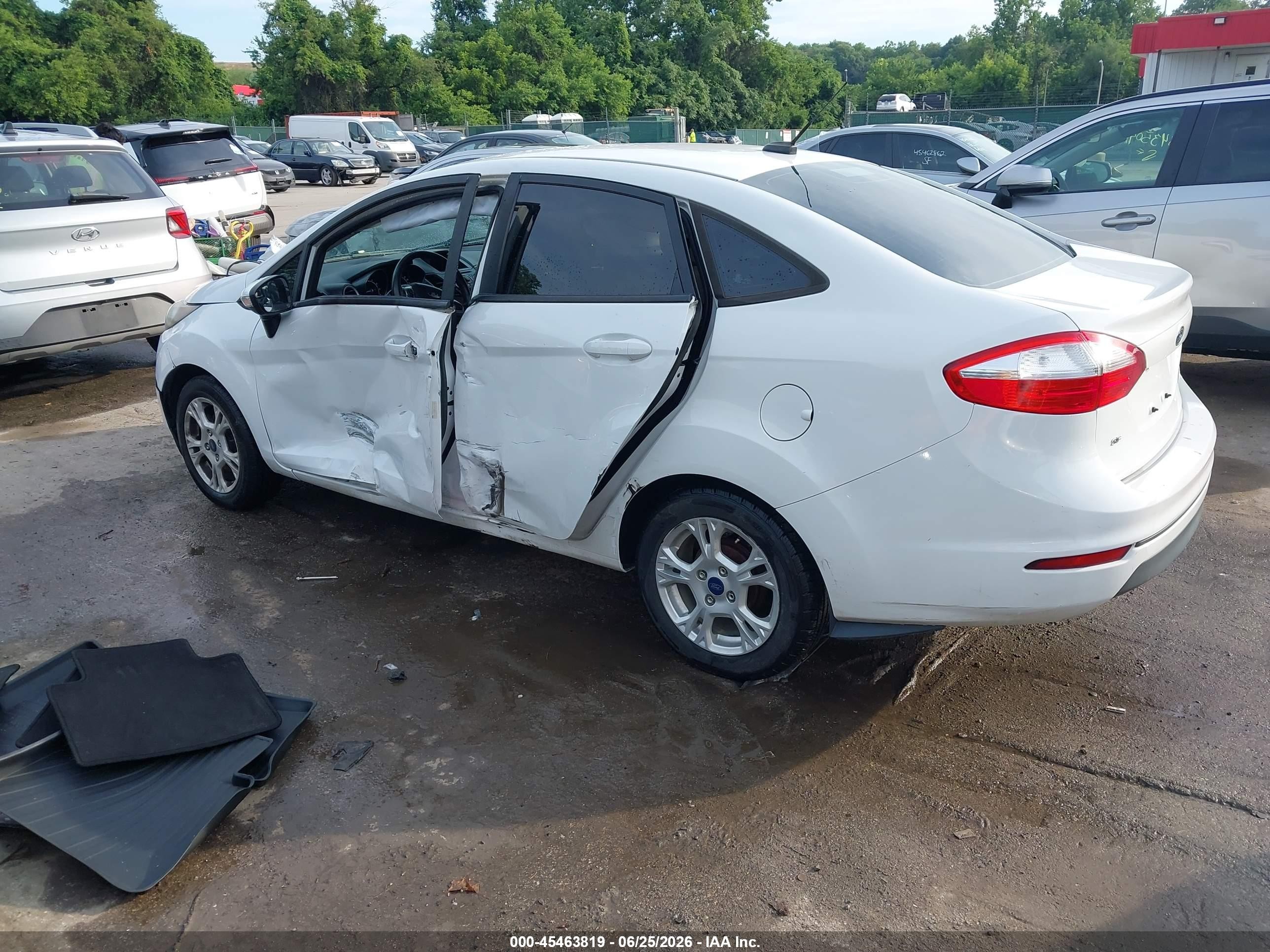 2015 Ford Fiesta Se White vin: 3FADP4BJ2FM132781