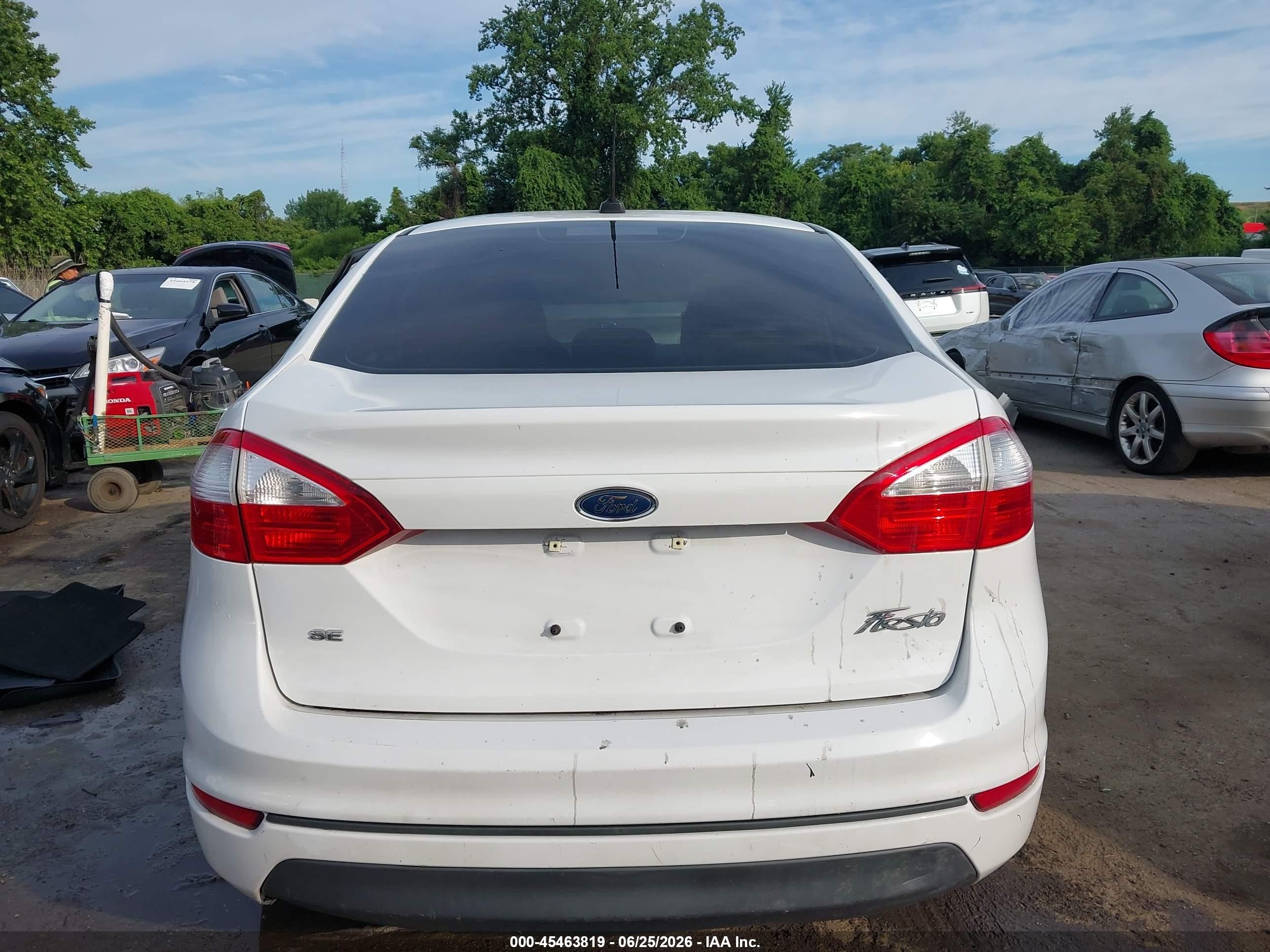 2015 Ford Fiesta Se White vin: 3FADP4BJ2FM132781