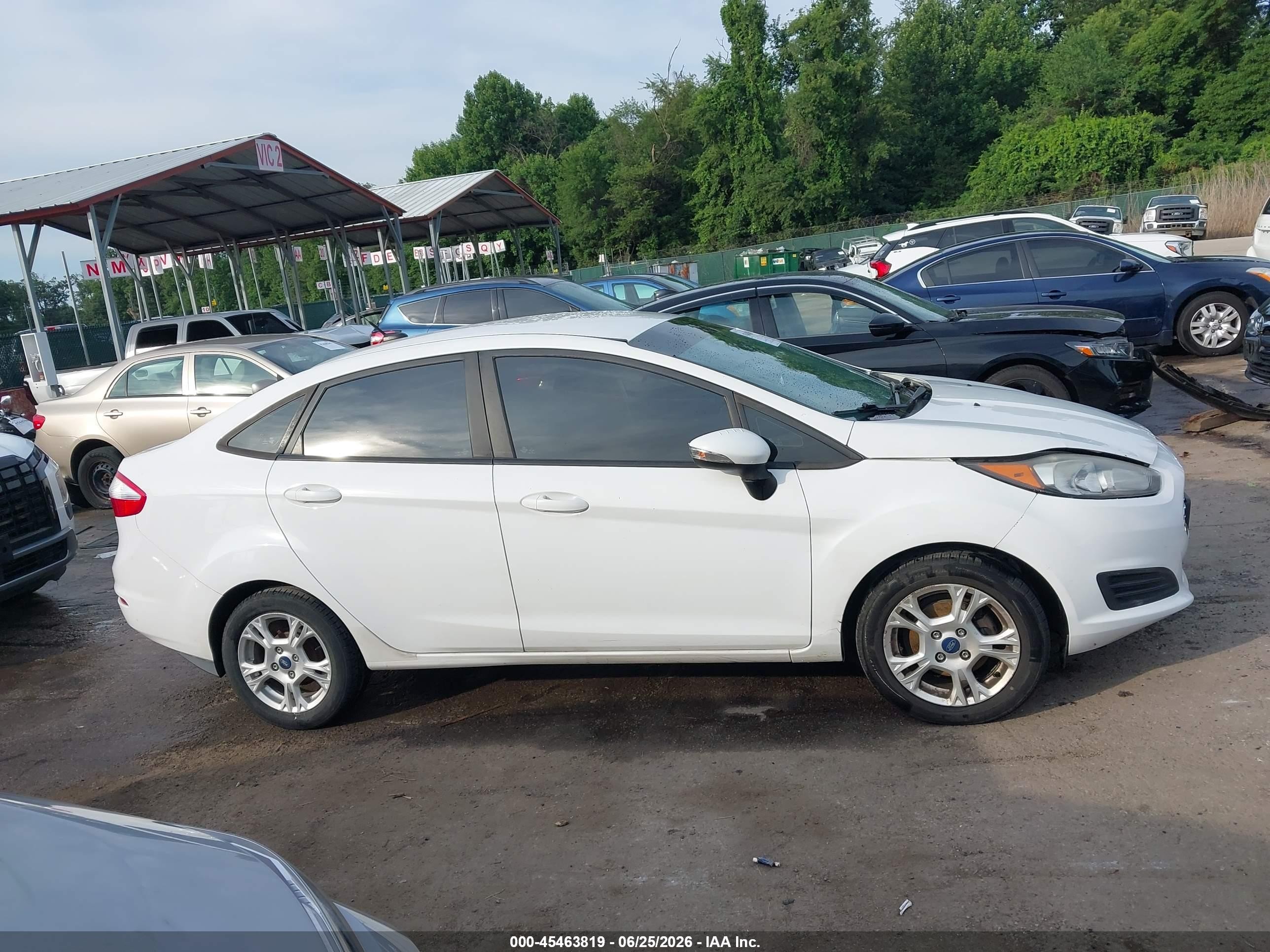 2015 Ford Fiesta Se White vin: 3FADP4BJ2FM132781