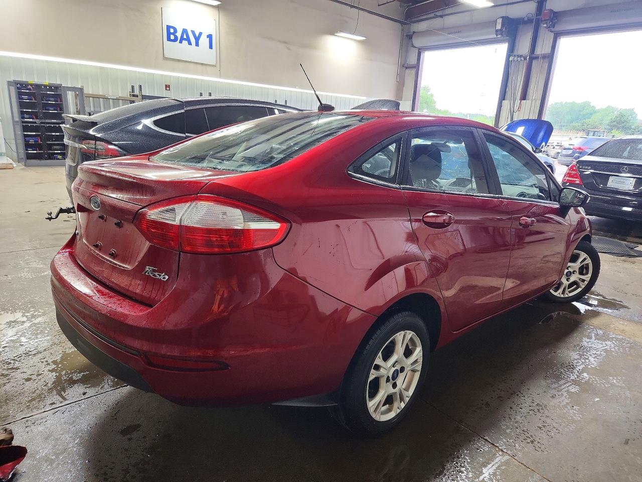 2015 Ford Fiesta Se Red vin: 3FADP4BJ2FM224151