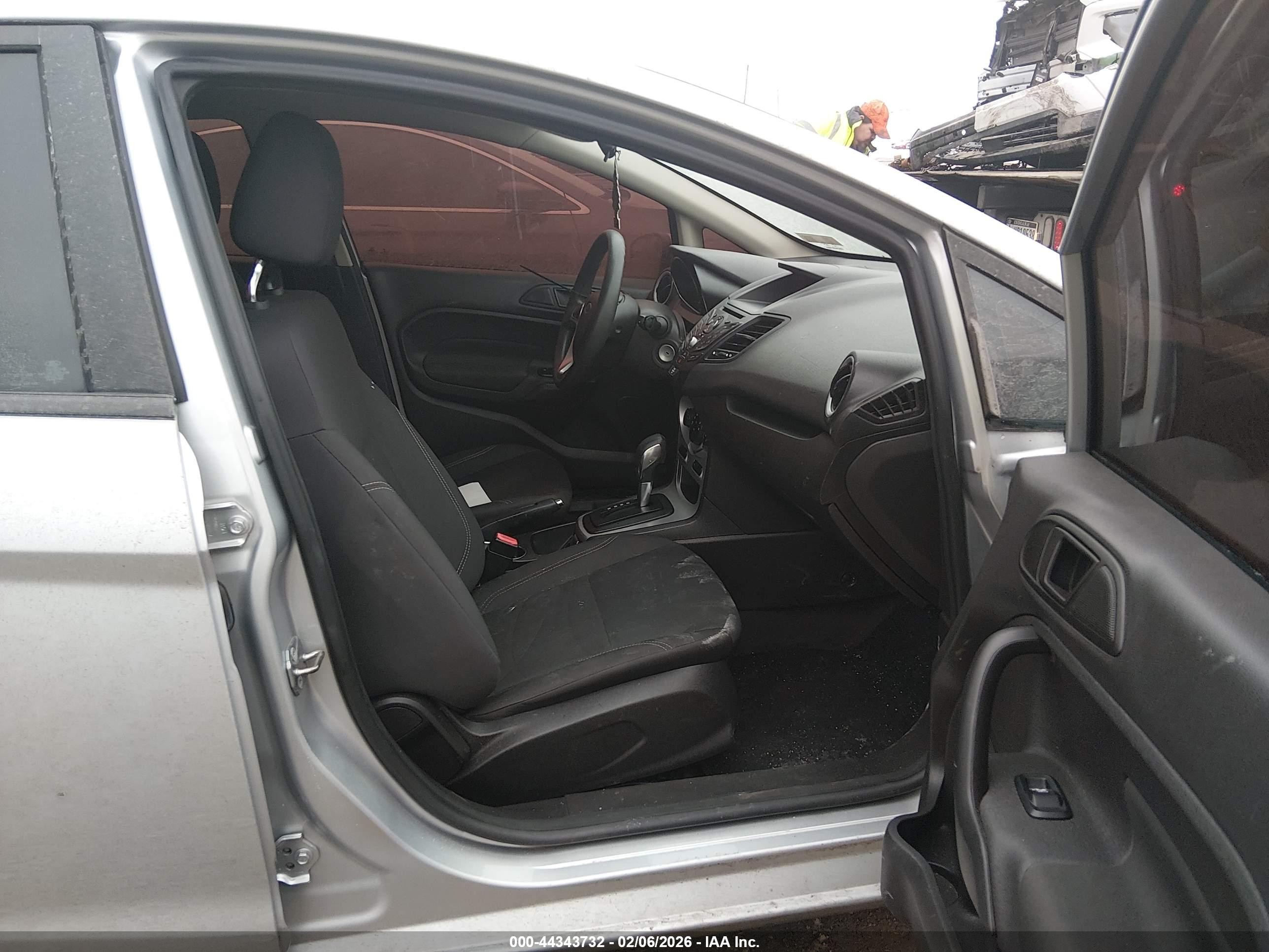 2018 Ford Fiesta Se Silver vin: 3FADP4BJ2JM111311