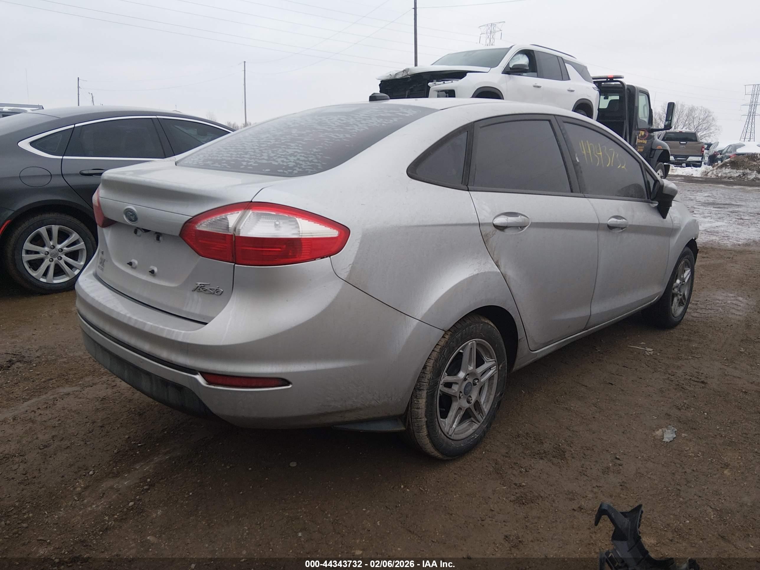 2018 Ford Fiesta Se Silver vin: 3FADP4BJ2JM111311