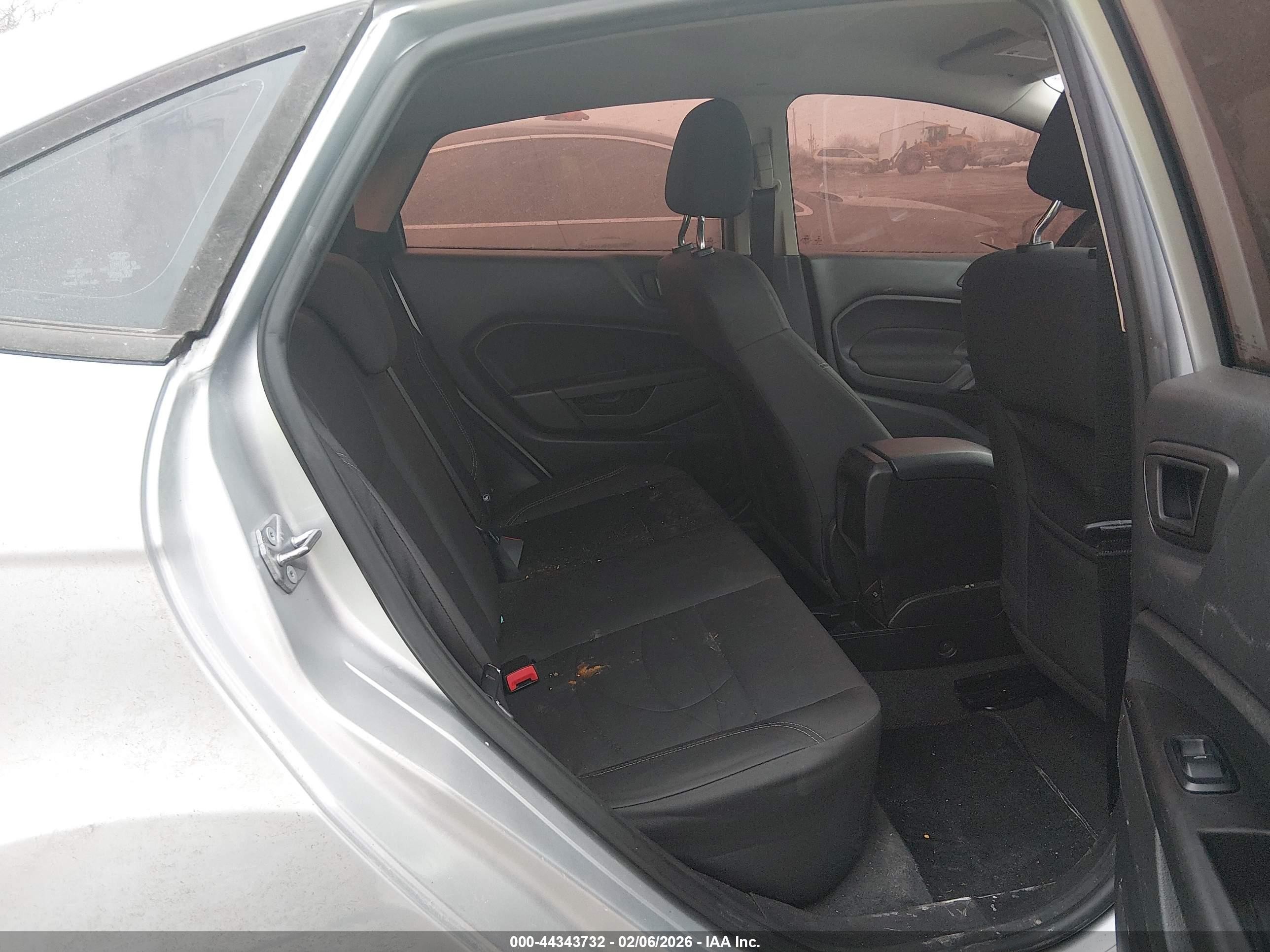 2018 Ford Fiesta Se Silver vin: 3FADP4BJ2JM111311