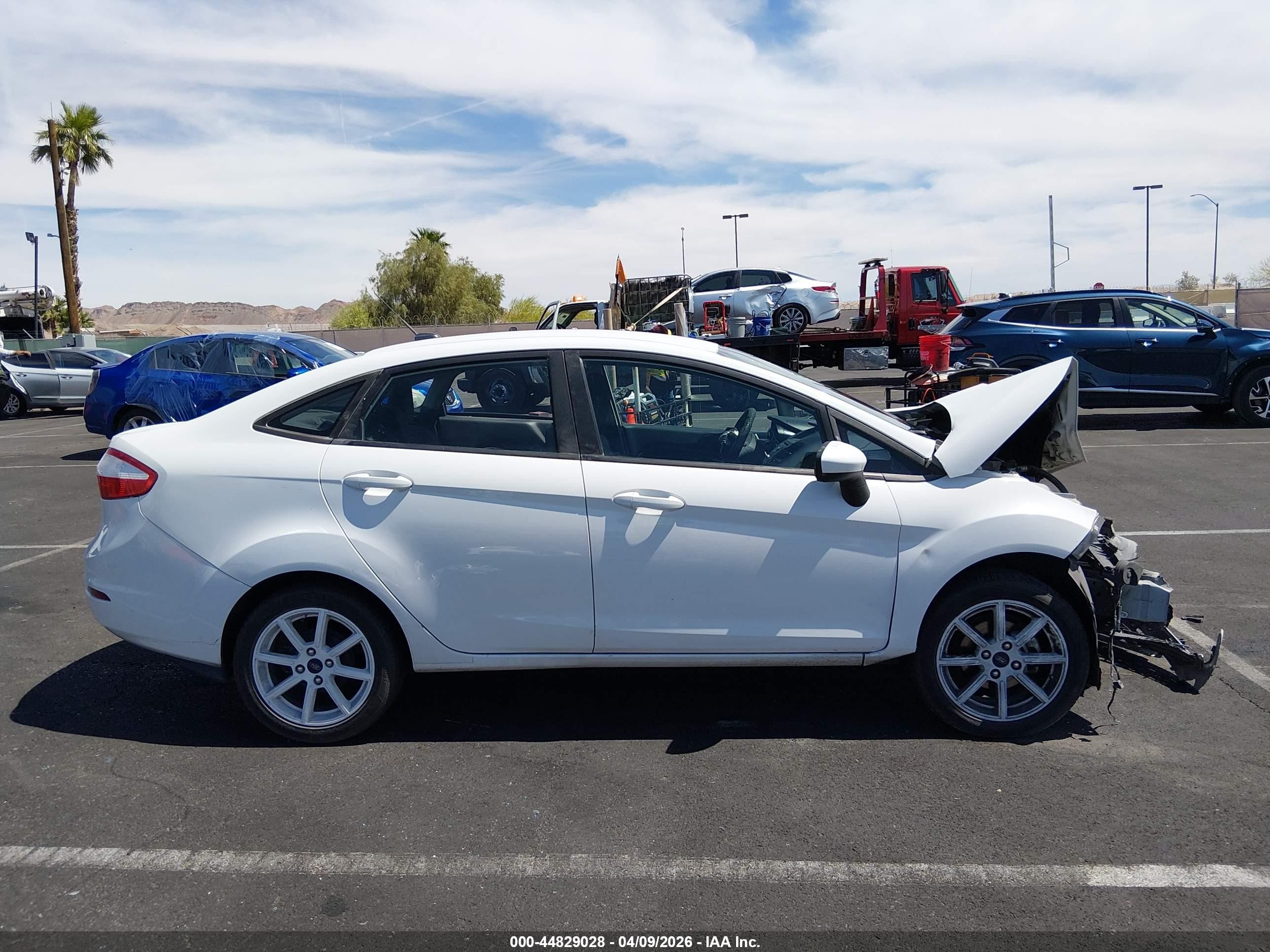 2018 Ford Fiesta Se White vin: 3FADP4BJ2JM136600