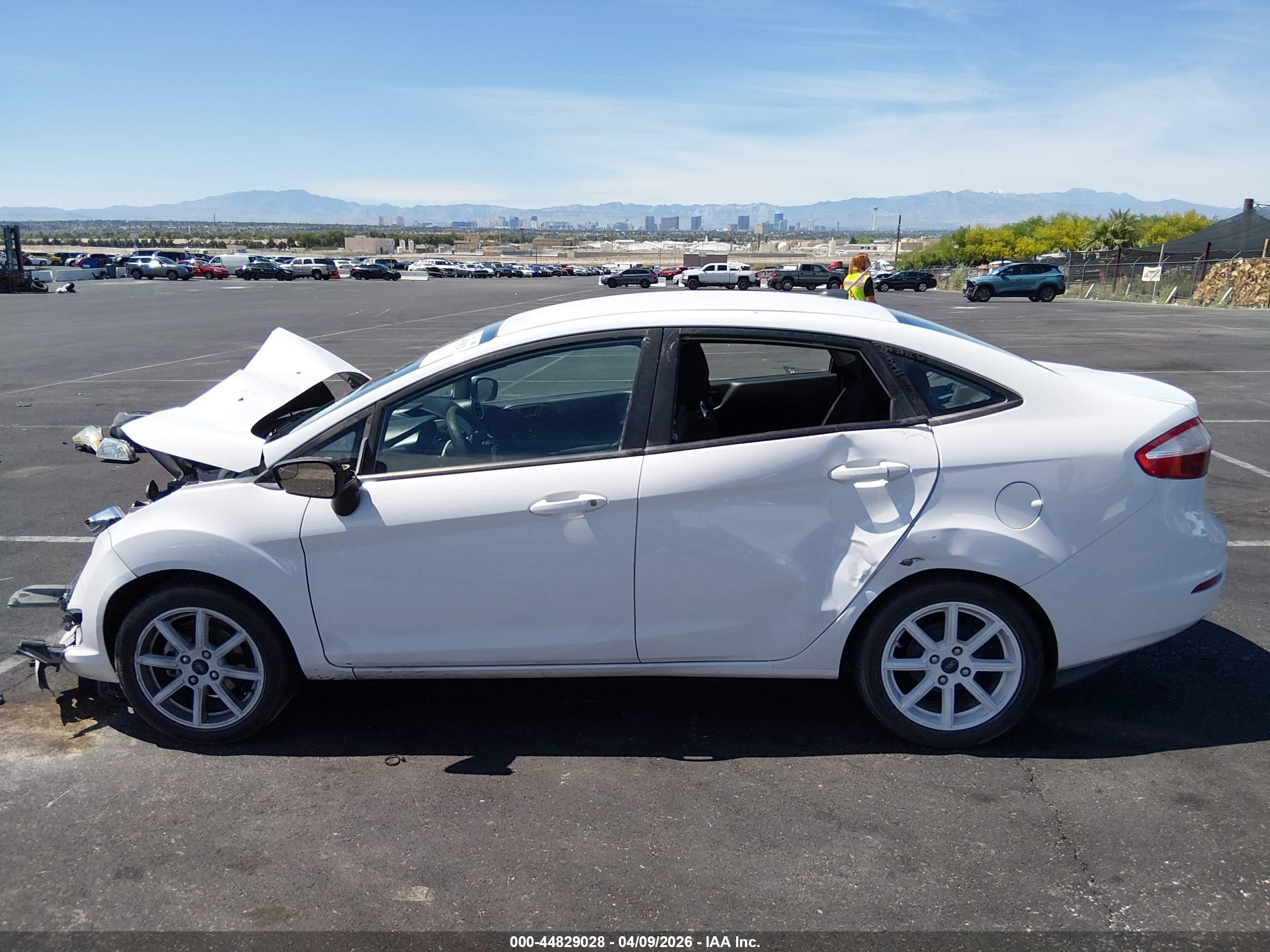 2018 Ford Fiesta Se White vin: 3FADP4BJ2JM136600