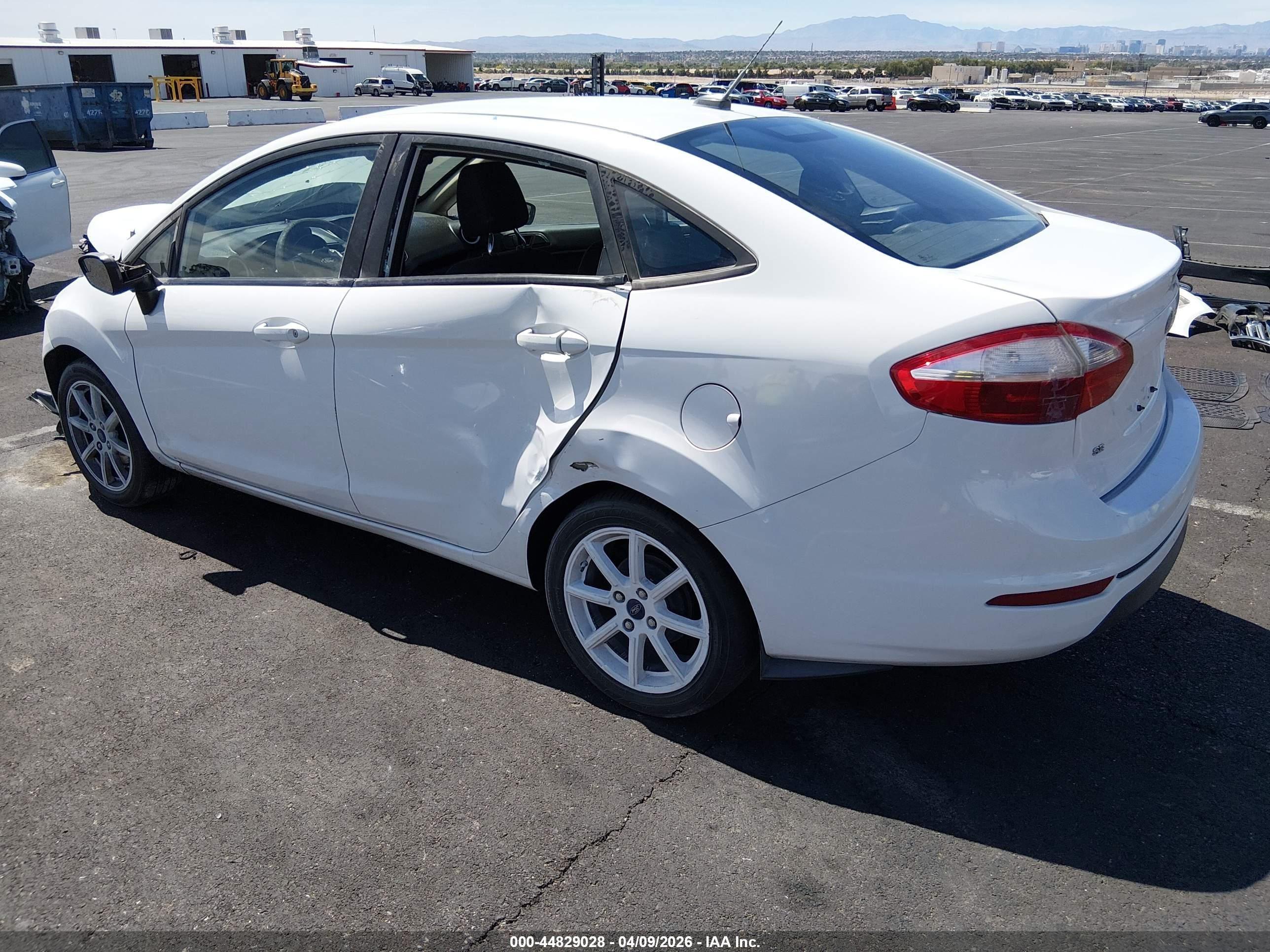 2018 Ford Fiesta Se White vin: 3FADP4BJ2JM136600