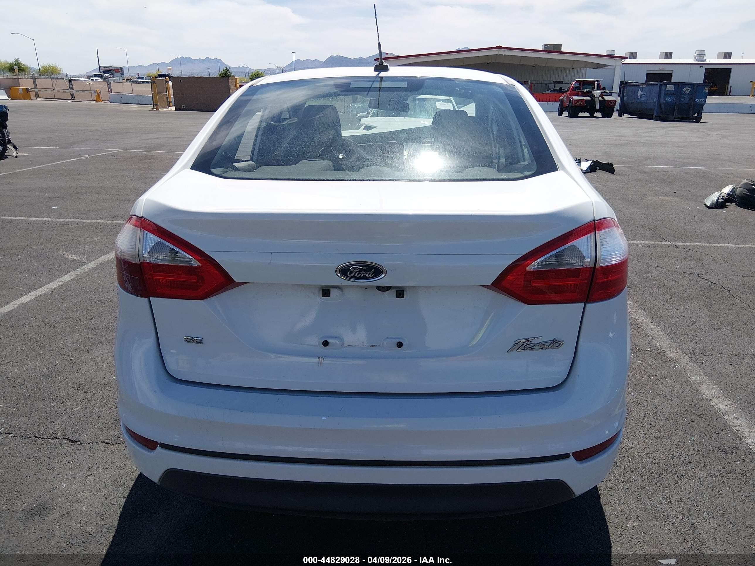 2018 Ford Fiesta Se White vin: 3FADP4BJ2JM136600