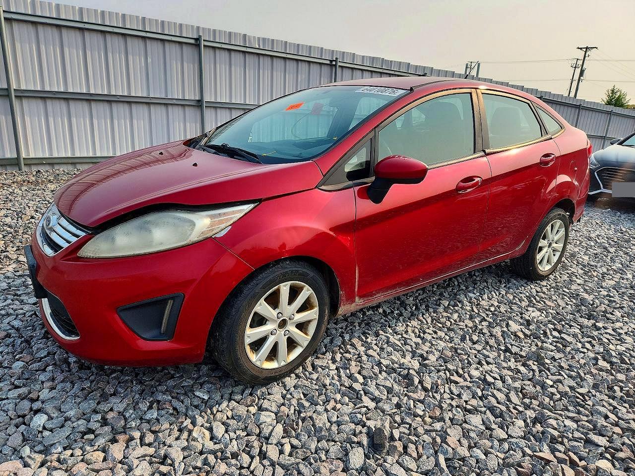 2011 Ford Fiesta Se Красный vin: 3FADP4BJ3BM131245