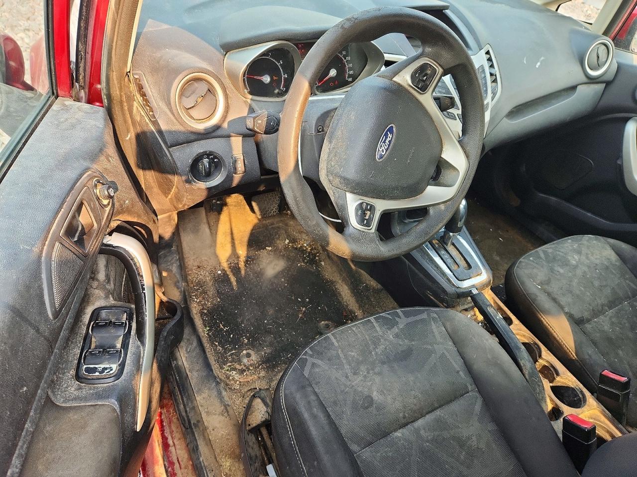2011 Ford Fiesta Se Красный vin: 3FADP4BJ3BM131245