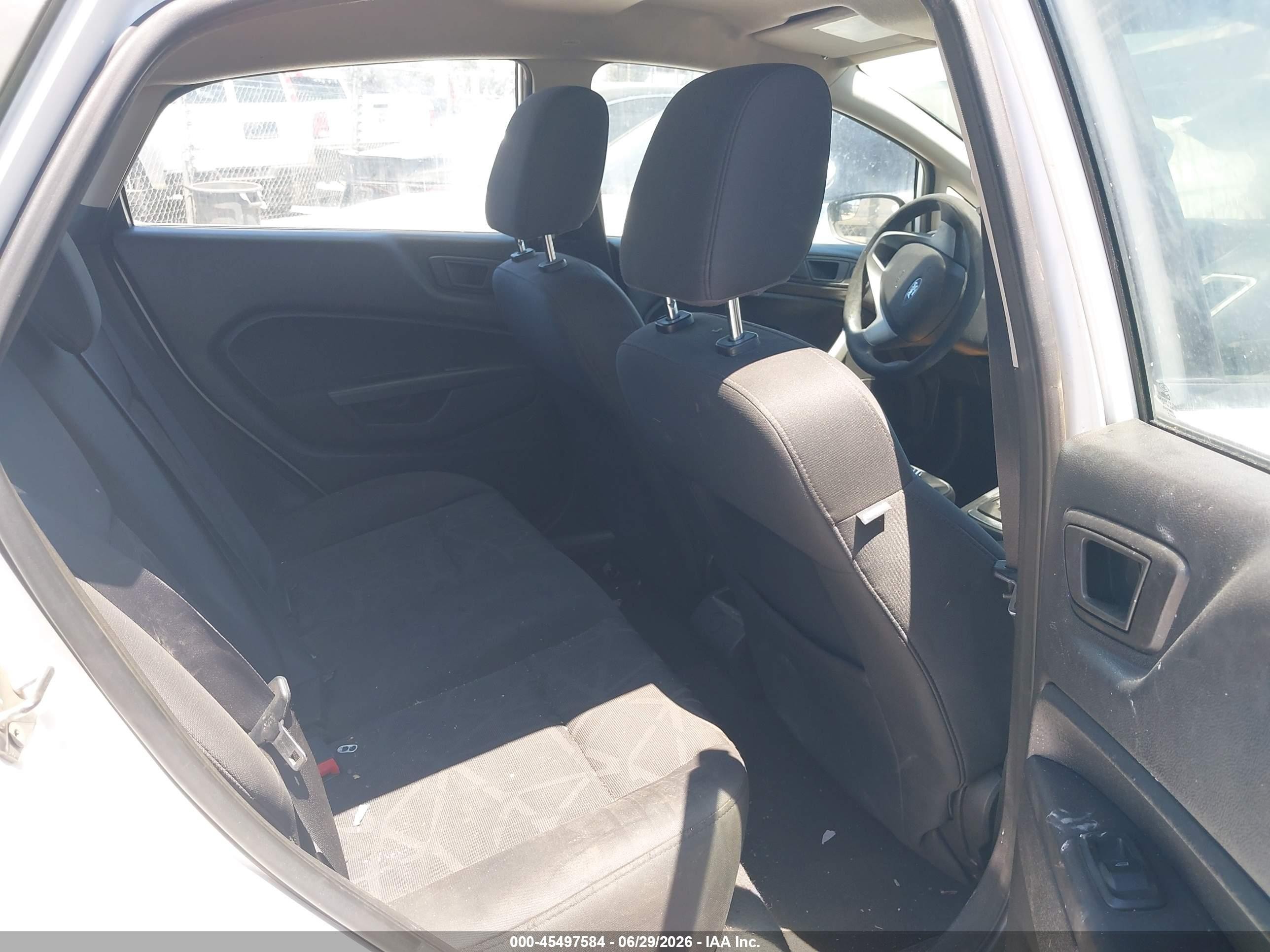 2011 Ford Fiesta Se Белый vin: 3FADP4BJ3BM204971