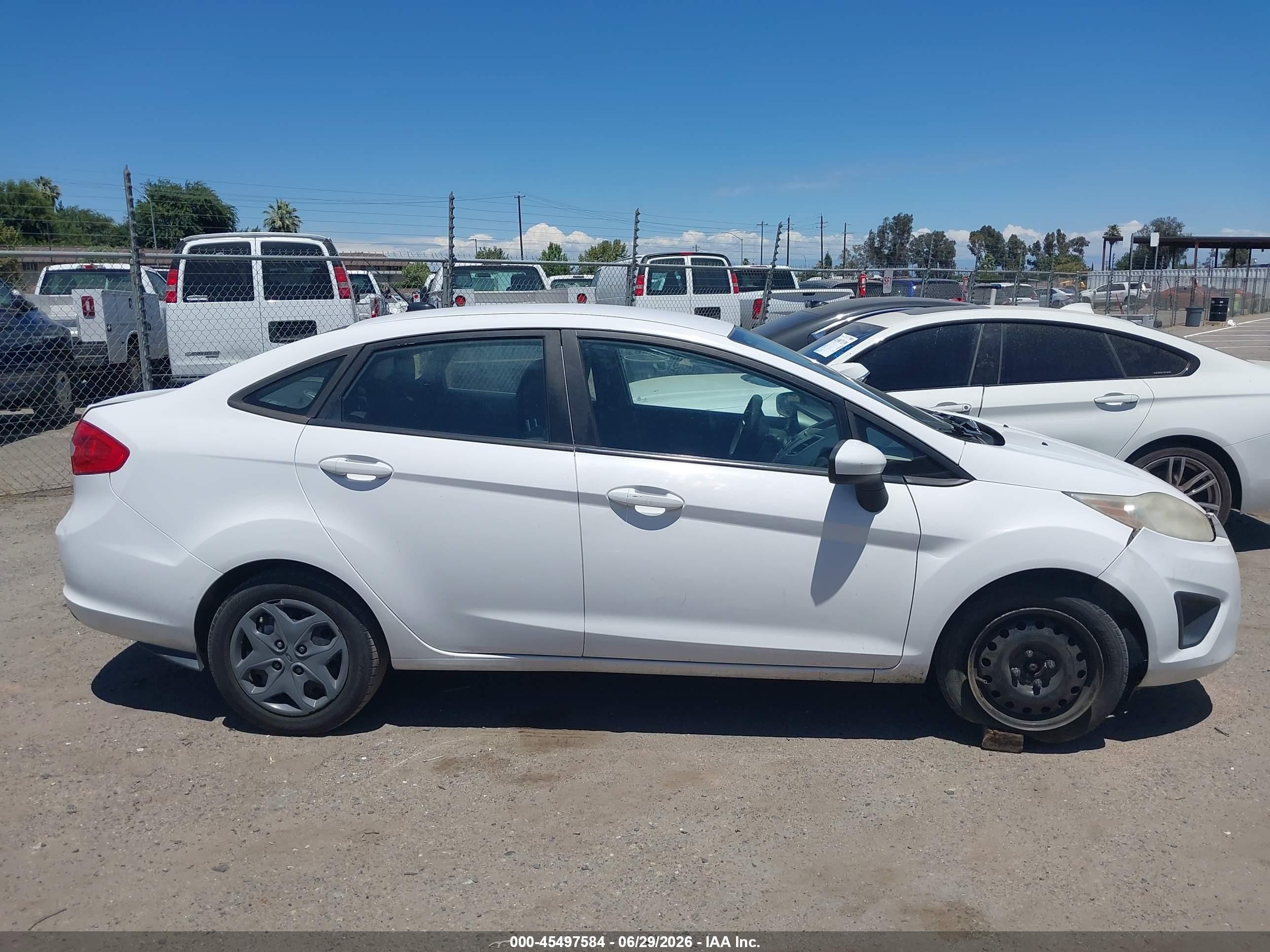 2011 Ford Fiesta Se Белый vin: 3FADP4BJ3BM204971