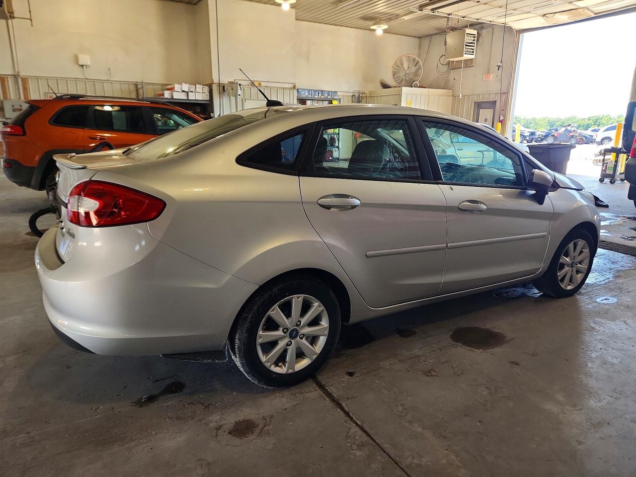 2011 Ford Fiesta Se Silver vin: 3FADP4BJ3BM212536