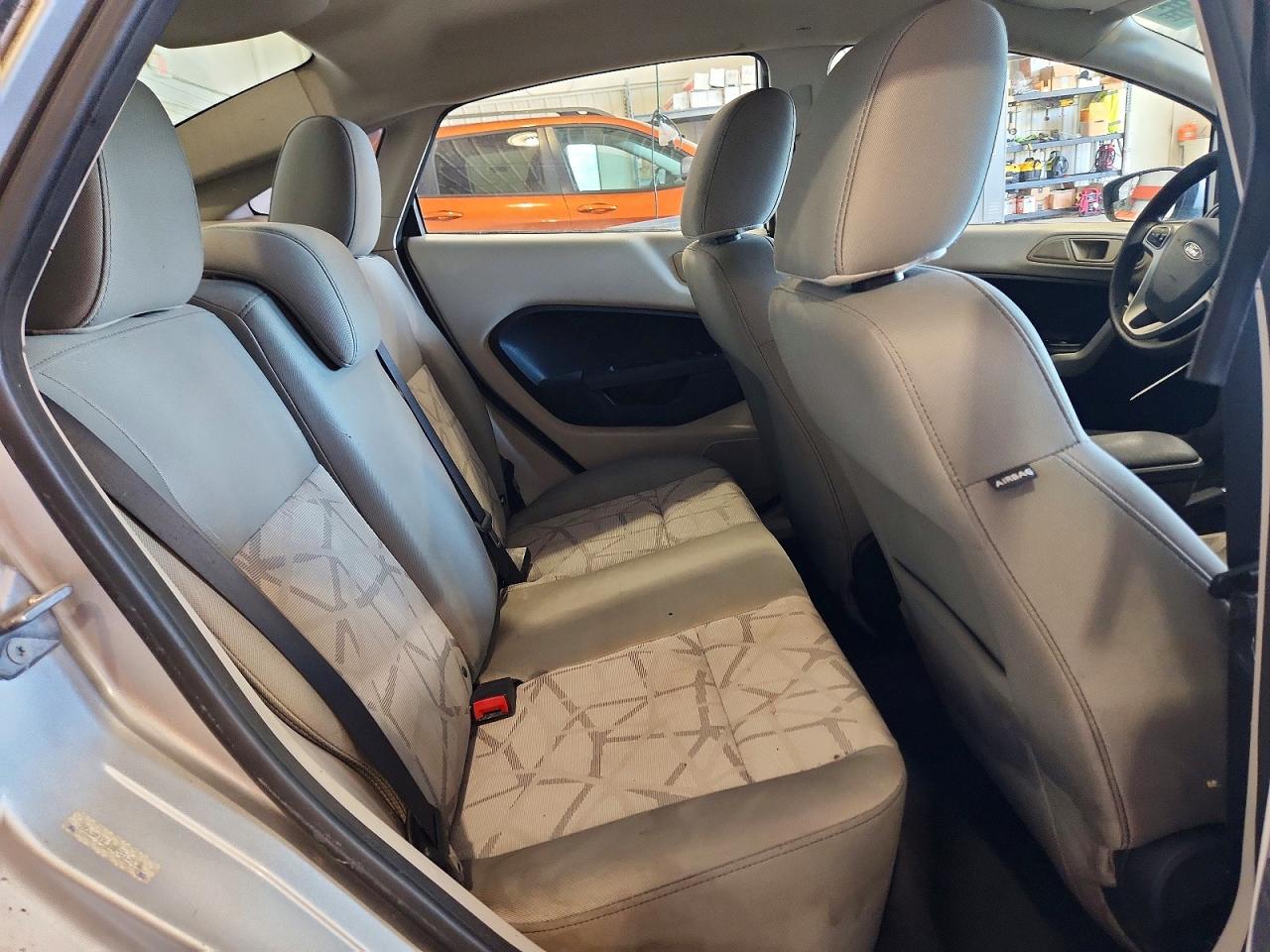 2011 Ford Fiesta Se Silver vin: 3FADP4BJ3BM212536