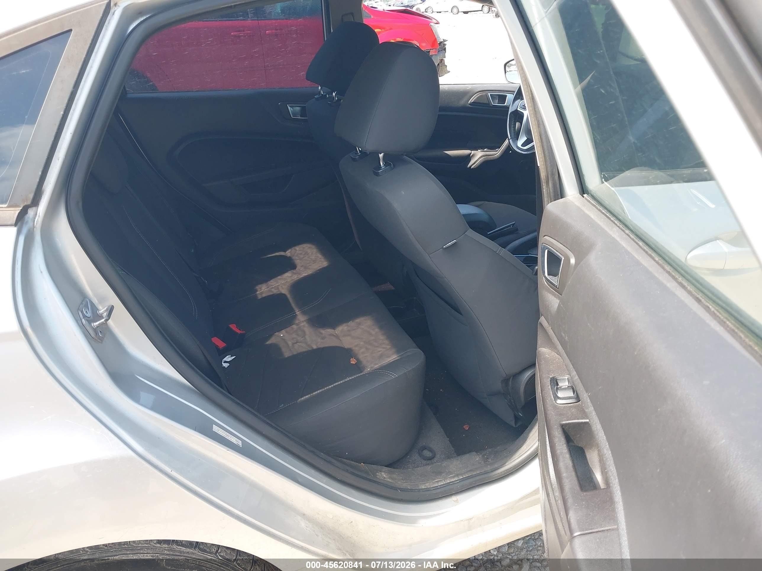 2014 Ford Fiesta Se Серебряный vin: 3FADP4BJ3EM163052